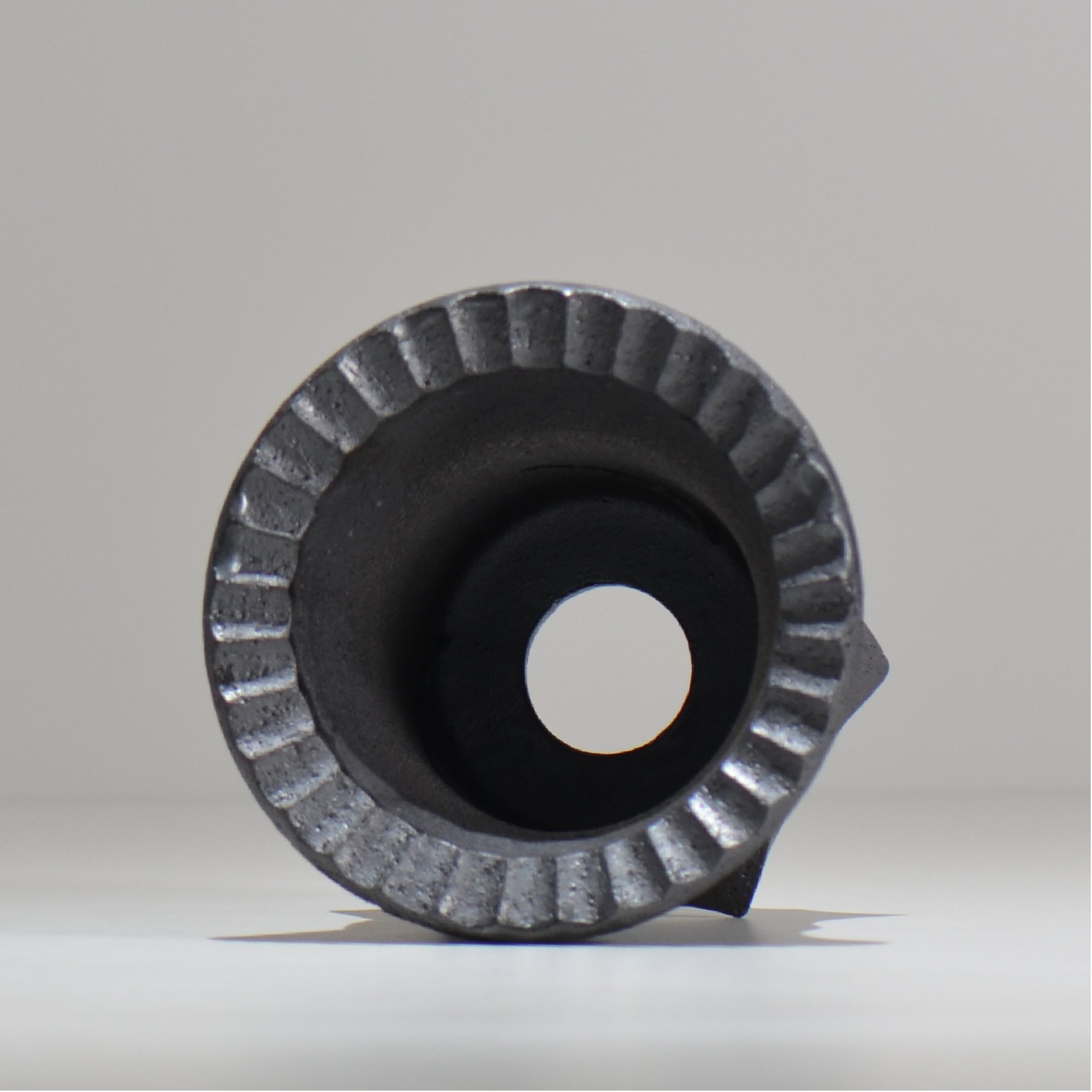 沖誠 /  spiral cylinder 黒釉  / om_ksc01_s / 約φ12cm  / 植木鉢