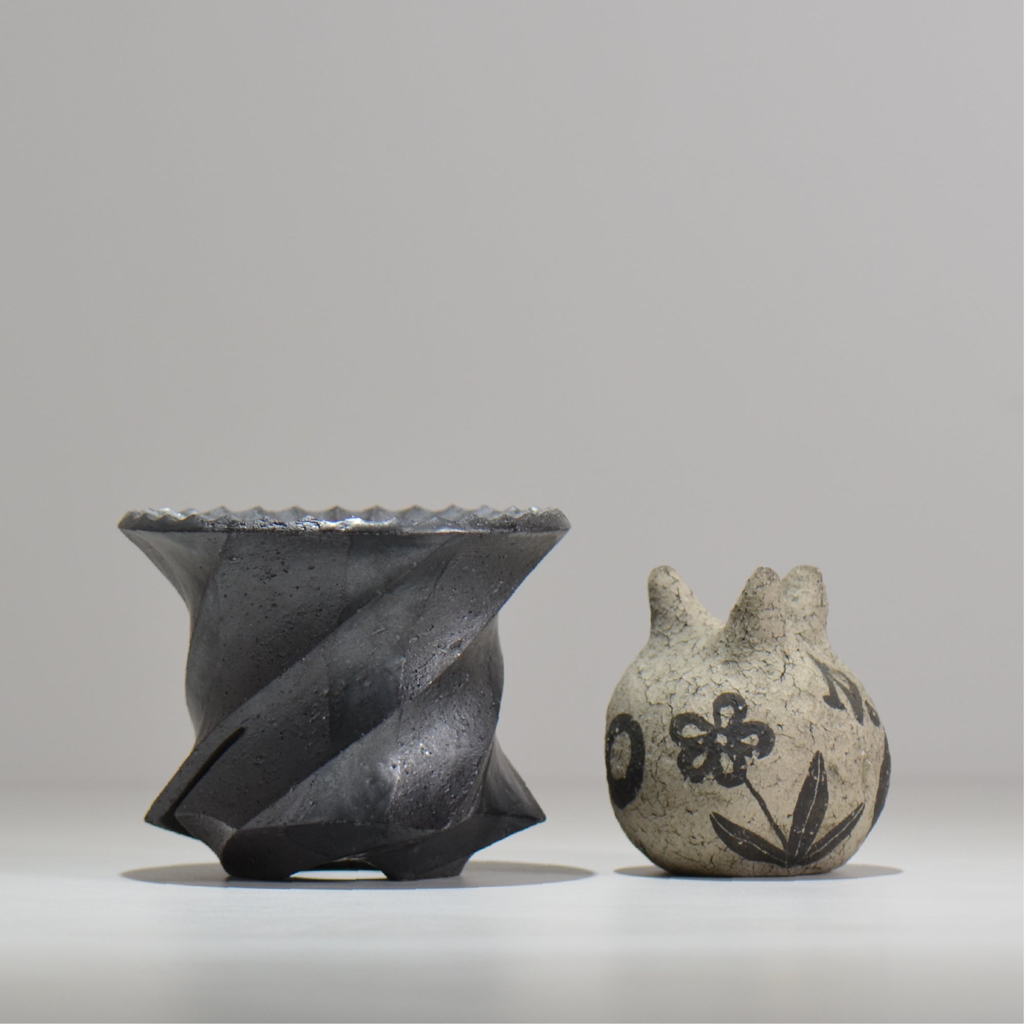 沖誠 / spiral cylinder 黒釉 / om_ksc01_s / 約φ12cm / 植木鉢 – ハチラボ