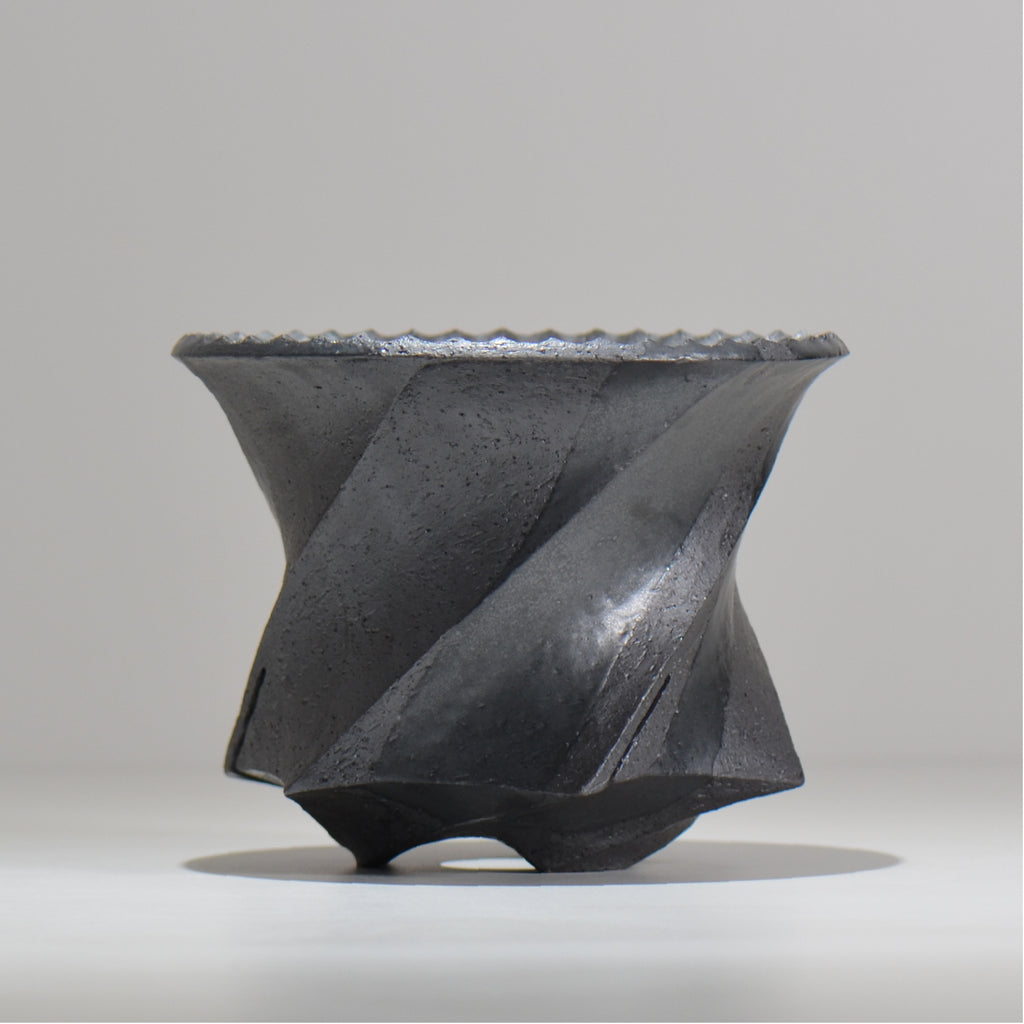沖誠 /  spiral cylinder 黒釉  / om_ksc02_l / 約φ15.5cm  / 植木鉢