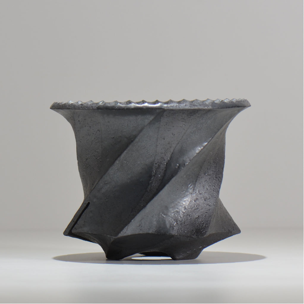 沖誠 /  spiral cylinder 黒釉  / om_ksc02_l / 約φ15.5cm  / 植木鉢