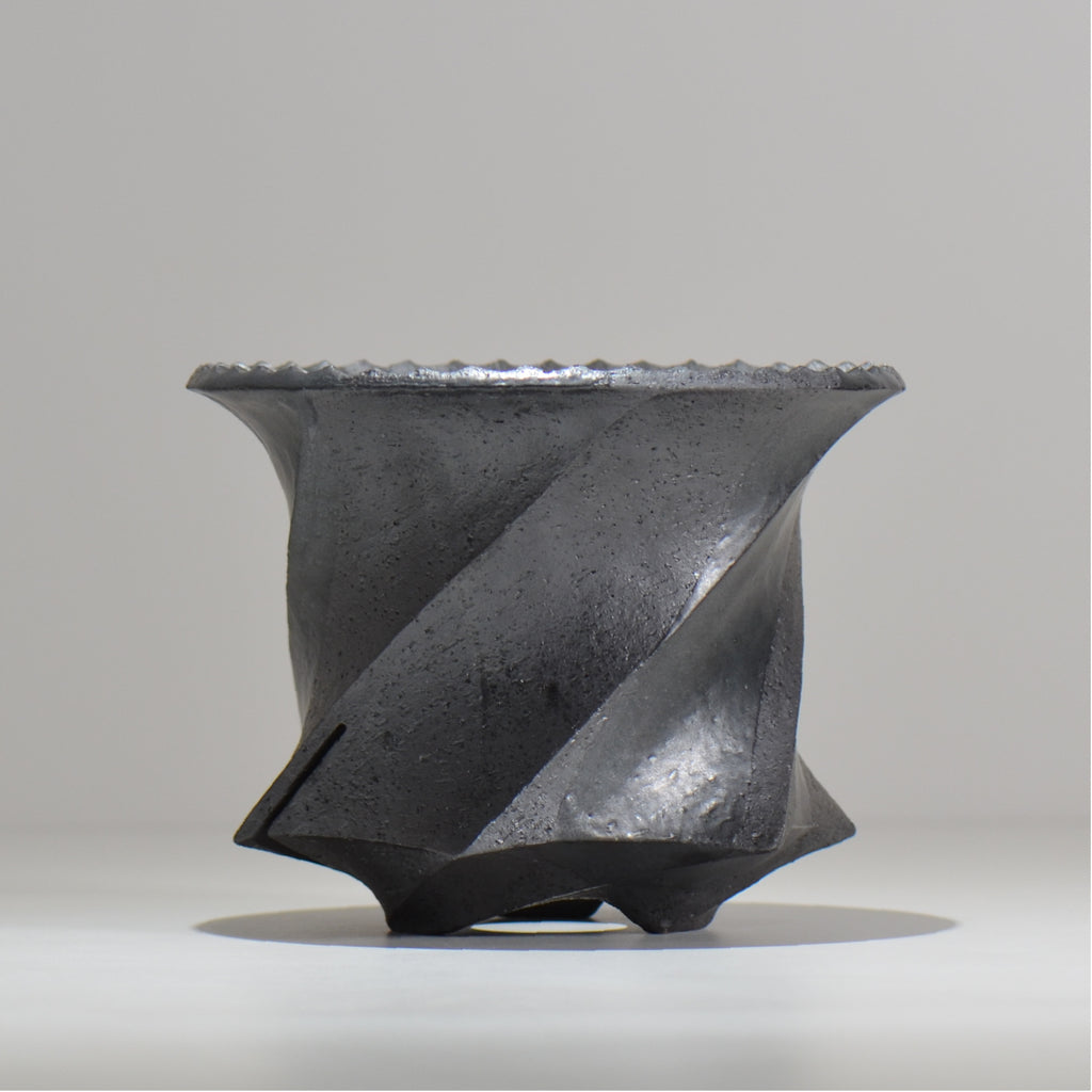 沖誠 /  spiral cylinder 黒釉  / om_ksc02_l / 約φ15.5cm  / 植木鉢