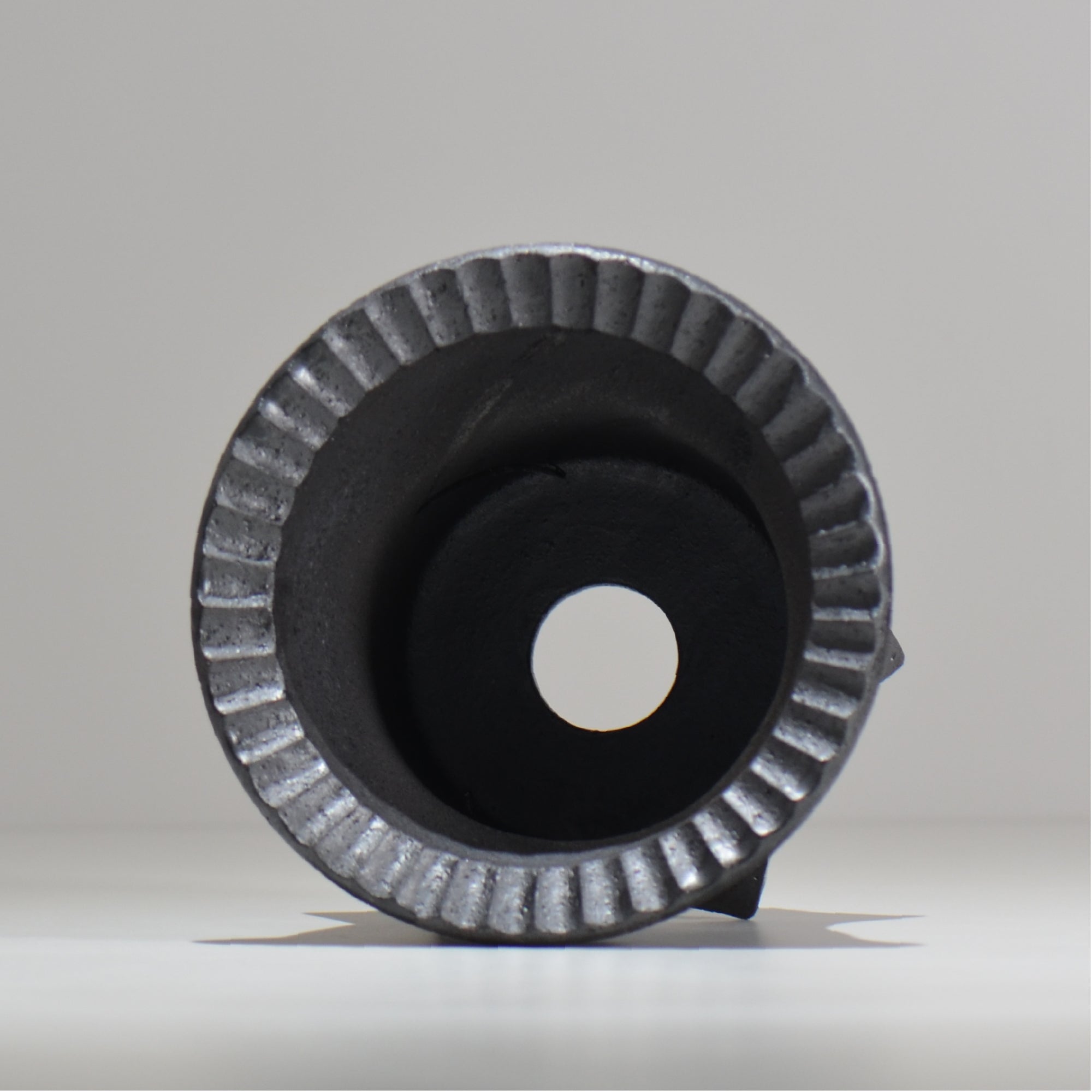 沖誠 /  spiral cylinder 黒釉  / om_ksc02_l / 約φ15.5cm  / 植木鉢