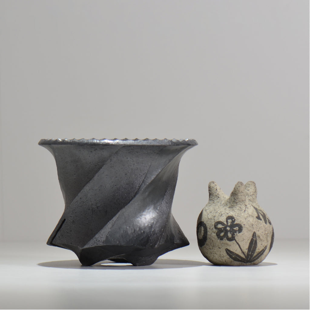 沖誠 /  spiral cylinder 黒釉  / om_ksc02_l / 約φ15.5cm  / 植木鉢