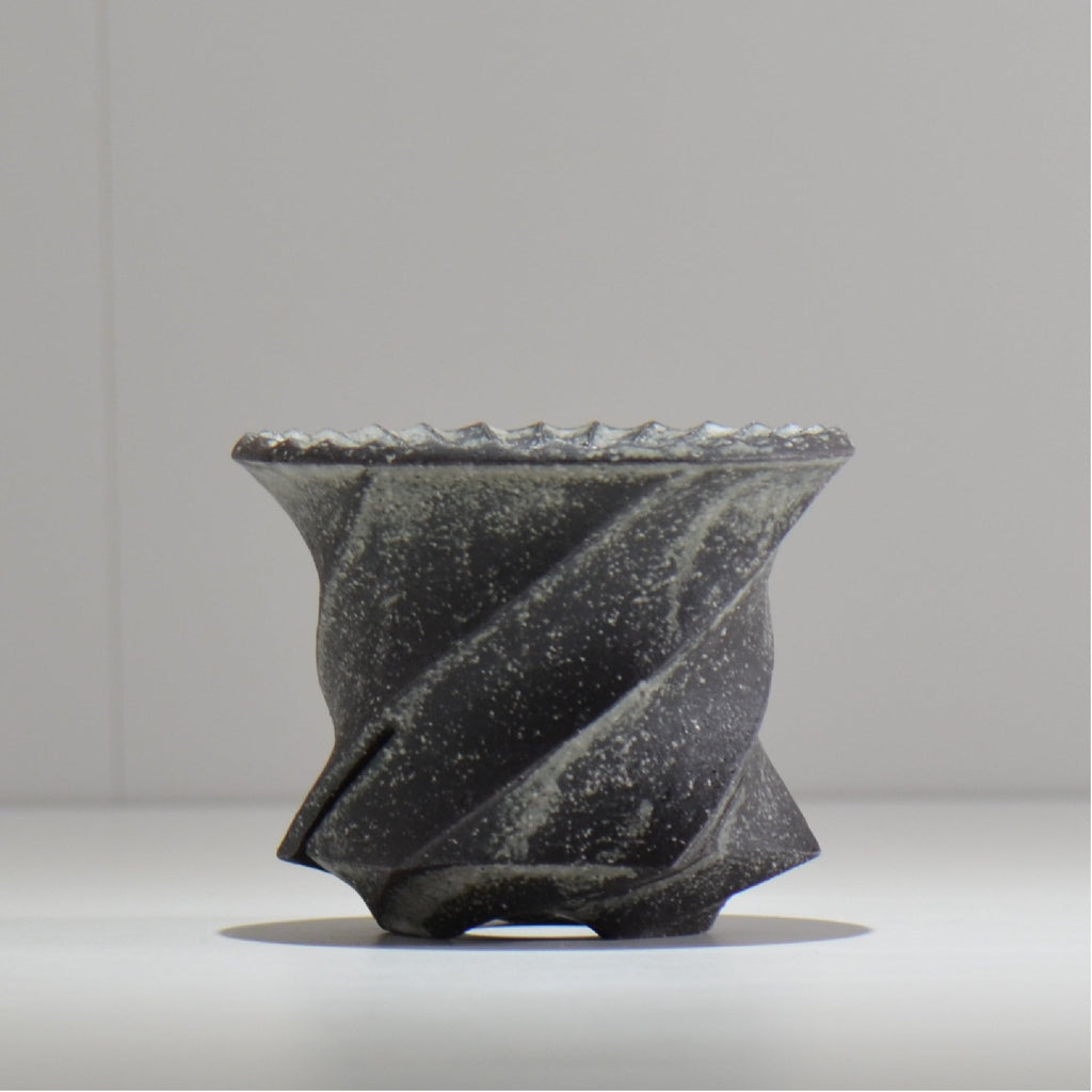 沖誠 / Spiral cylinder 炭化 / om_ssc01_s / 約φ11.5cm  / 植木鉢