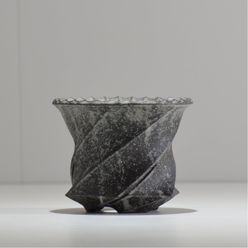 沖誠 / Spiral cylinder 炭化 / om_ssc01_s / 約φ11.5cm  / 植木鉢