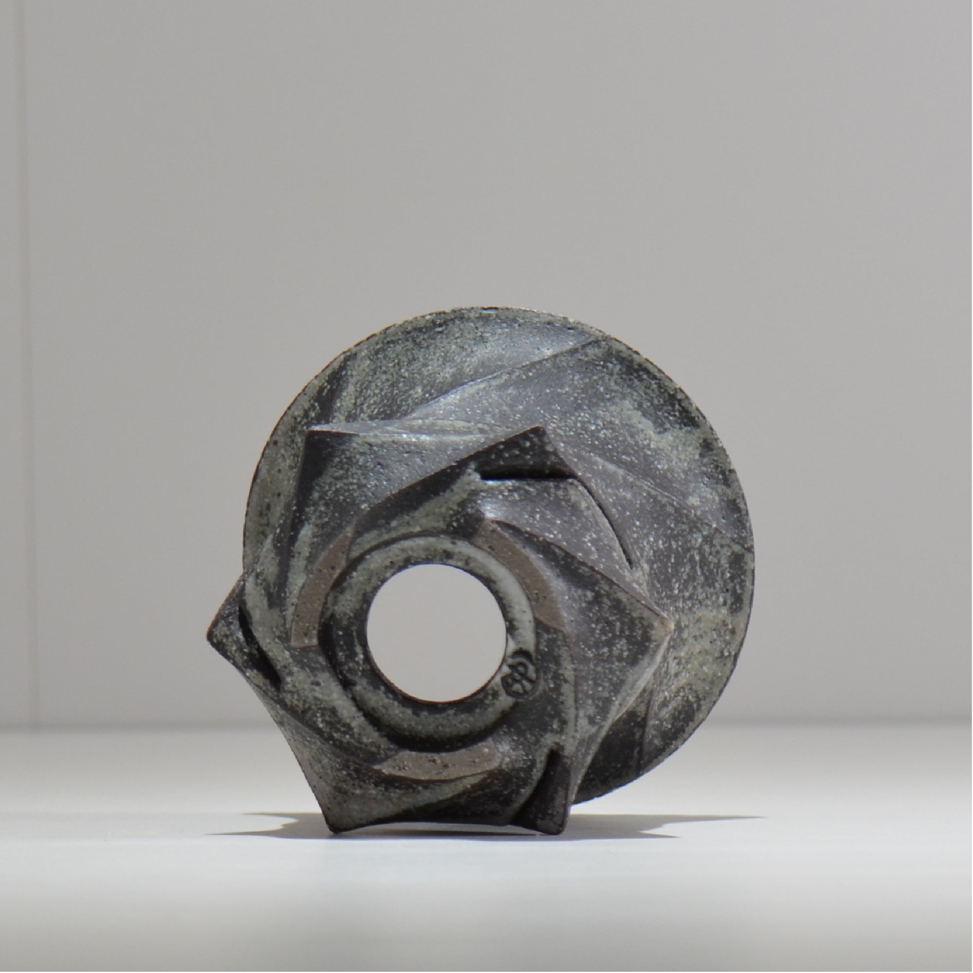 沖誠 / Spiral cylinder 炭化 / om_ssc02_s / 約φ12cm  / 植木鉢