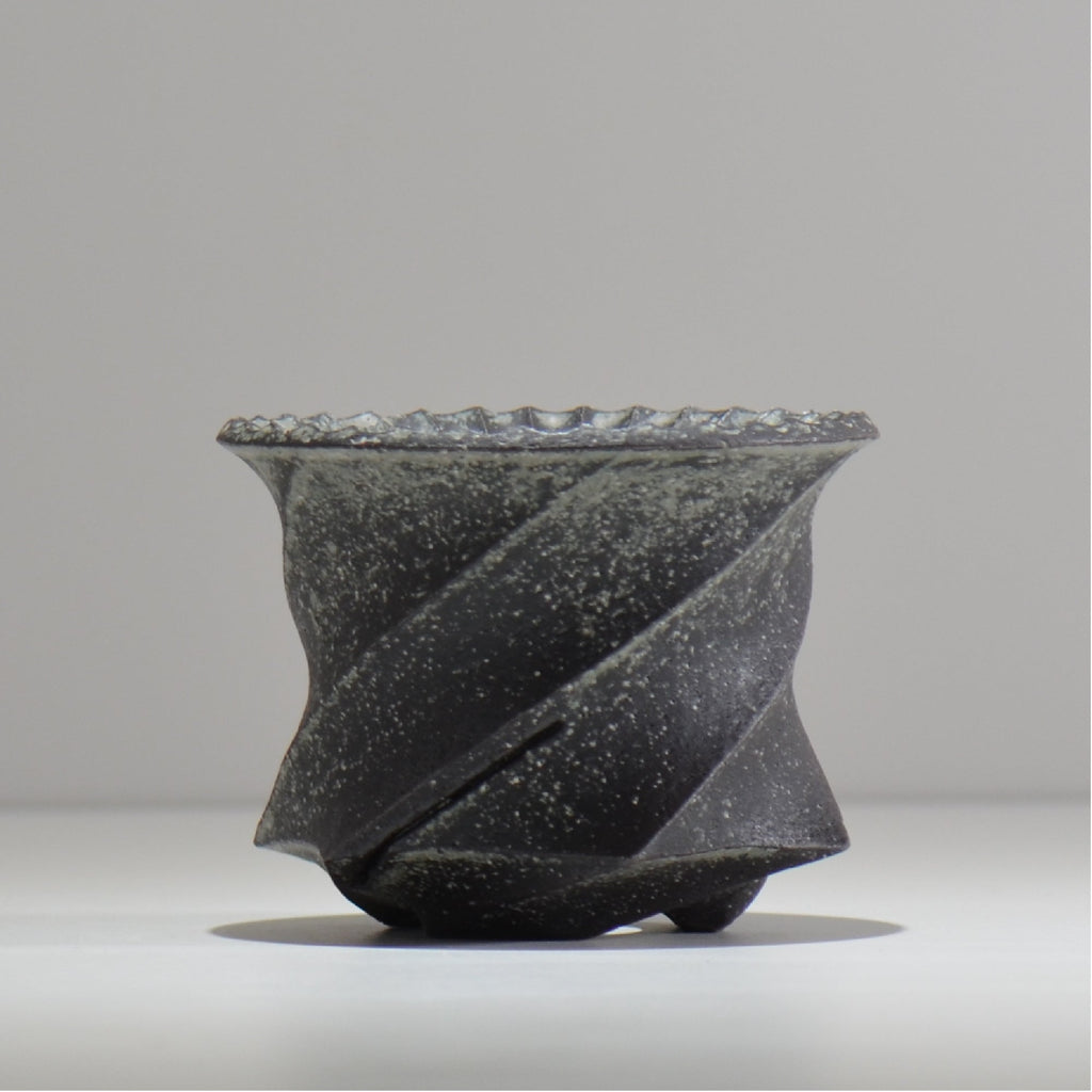 沖誠 / Spiral cylinder 炭化 / om_ssc03_s/ 約φ12cm  / 植木鉢