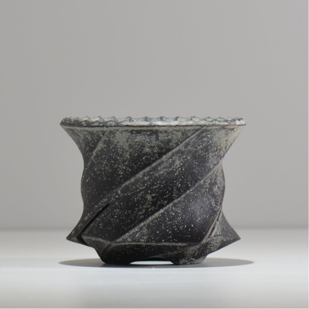 沖誠 / Spiral cylinder 炭化 / om_ssc03_s/ 約φ12cm  / 植木鉢