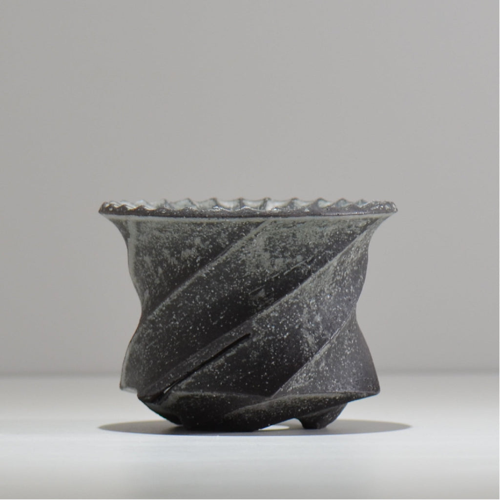 沖誠 / Spiral cylinder 炭化 / om_ssc04_s / 約φ12cm  / 植木鉢