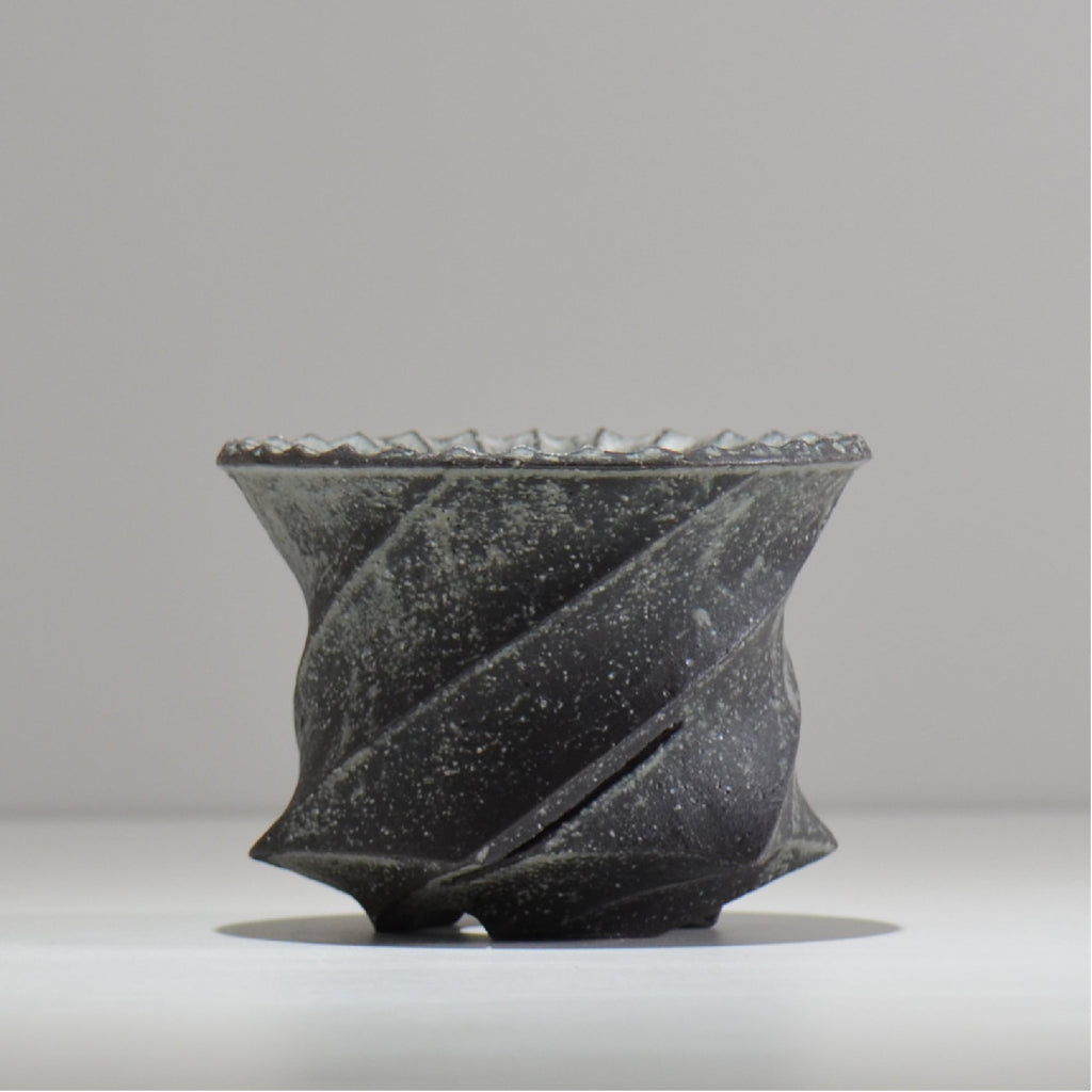 沖誠 / Spiral cylinder 炭化 / om_ssc04_s / 約φ12cm  / 植木鉢
