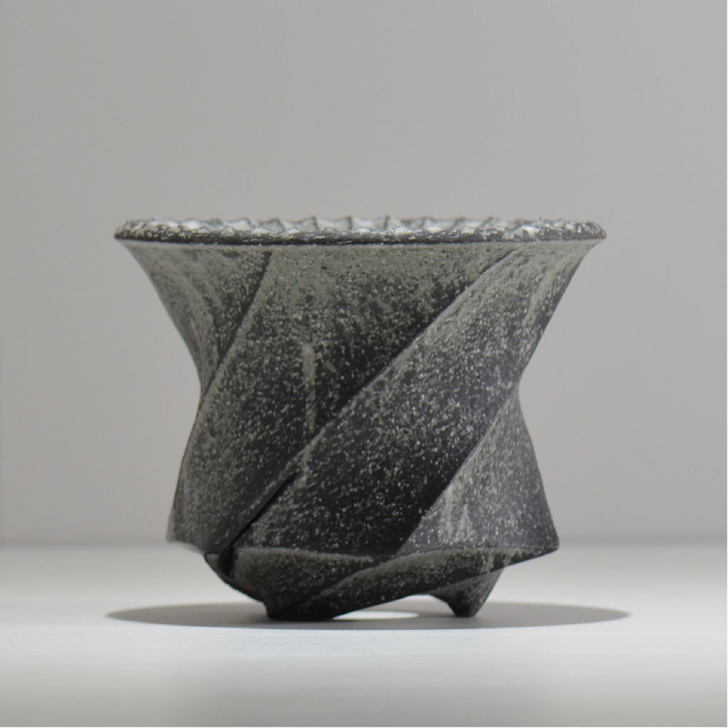 沖誠 / Spiral cylinder 炭化 / om_ssc07_l / 約φ15.5cm  / 植木鉢
