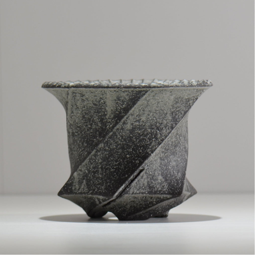 沖誠 / Spiral cylinder 炭化 / om_ssc07_l / 約φ15.5cm  / 植木鉢