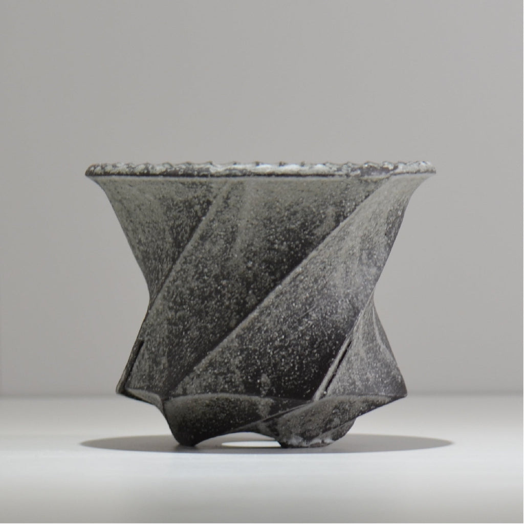 沖誠 / Spiral cylinder 炭化 / om_ssc07_l / 約φ15.5cm  / 植木鉢