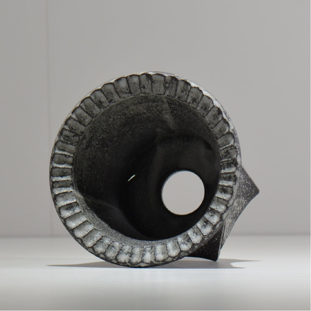 沖誠 / Spiral cylinder 炭化 / om_ssc07_l / 約φ15.5cm  / 植木鉢