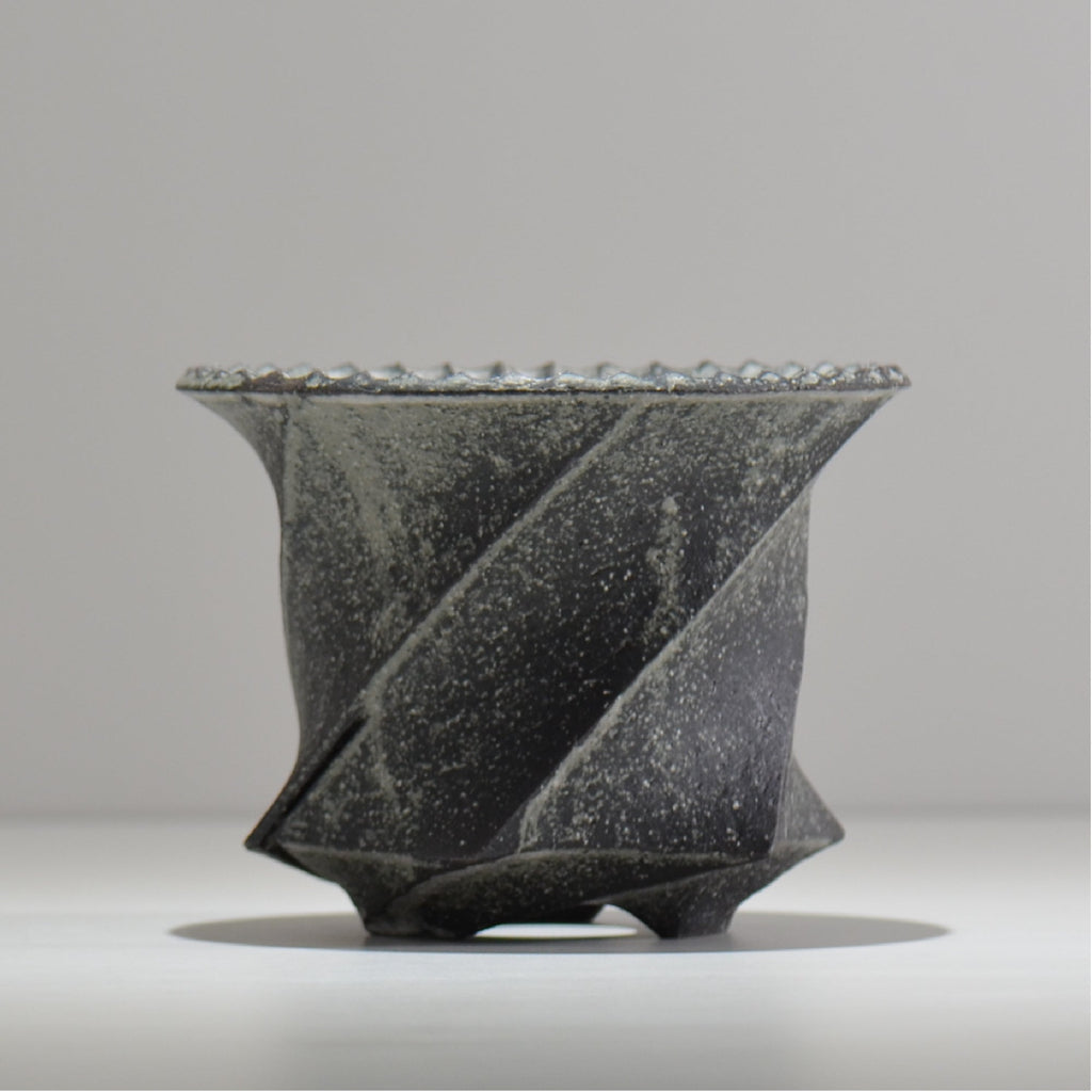 沖誠 / Spiral cylinder  炭化/ om_ssc08_l / 約φ15.5cm  / 植木鉢