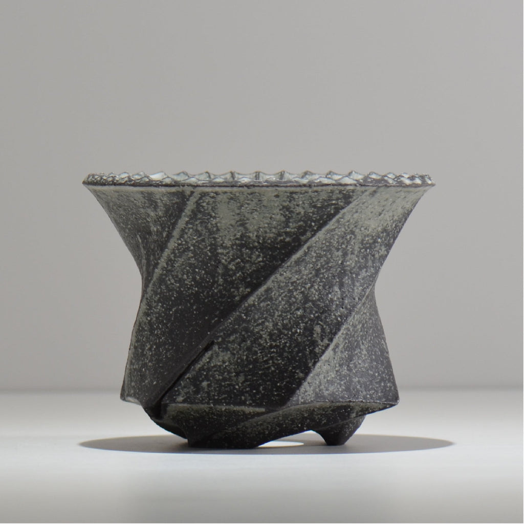 沖誠 / Spiral cylinder  炭化/ om_ssc08_l / 約φ15.5cm  / 植木鉢