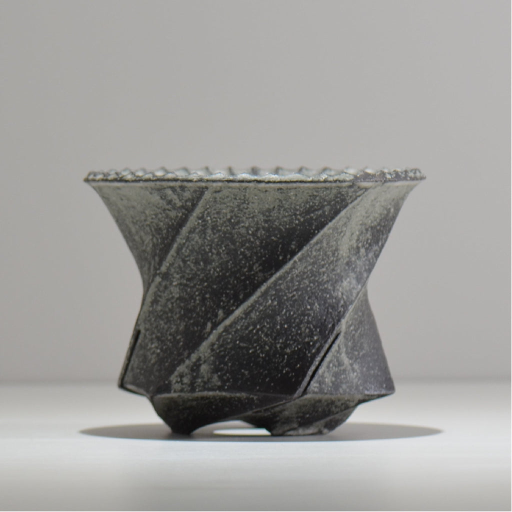 沖誠 / Spiral cylinder  炭化/ om_ssc08_l / 約φ15.5cm  / 植木鉢