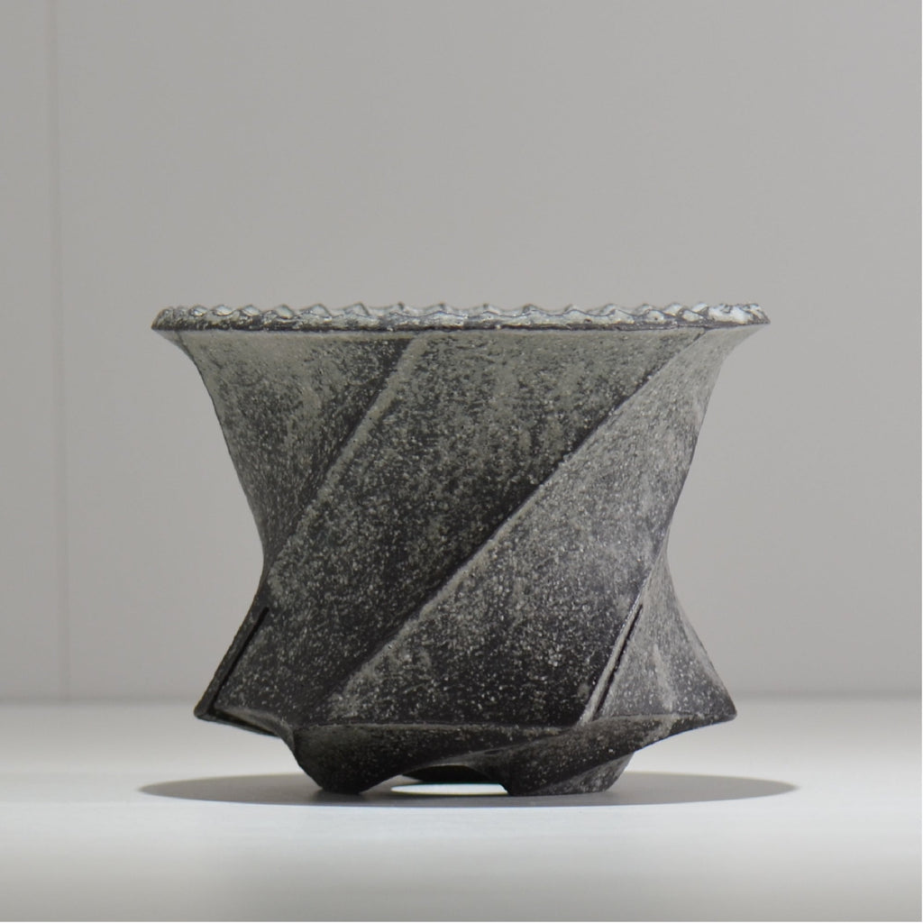 沖誠 / Spiral cylinder 炭化 / om_ssc09_l / 約φ15.5cm  / 植木鉢