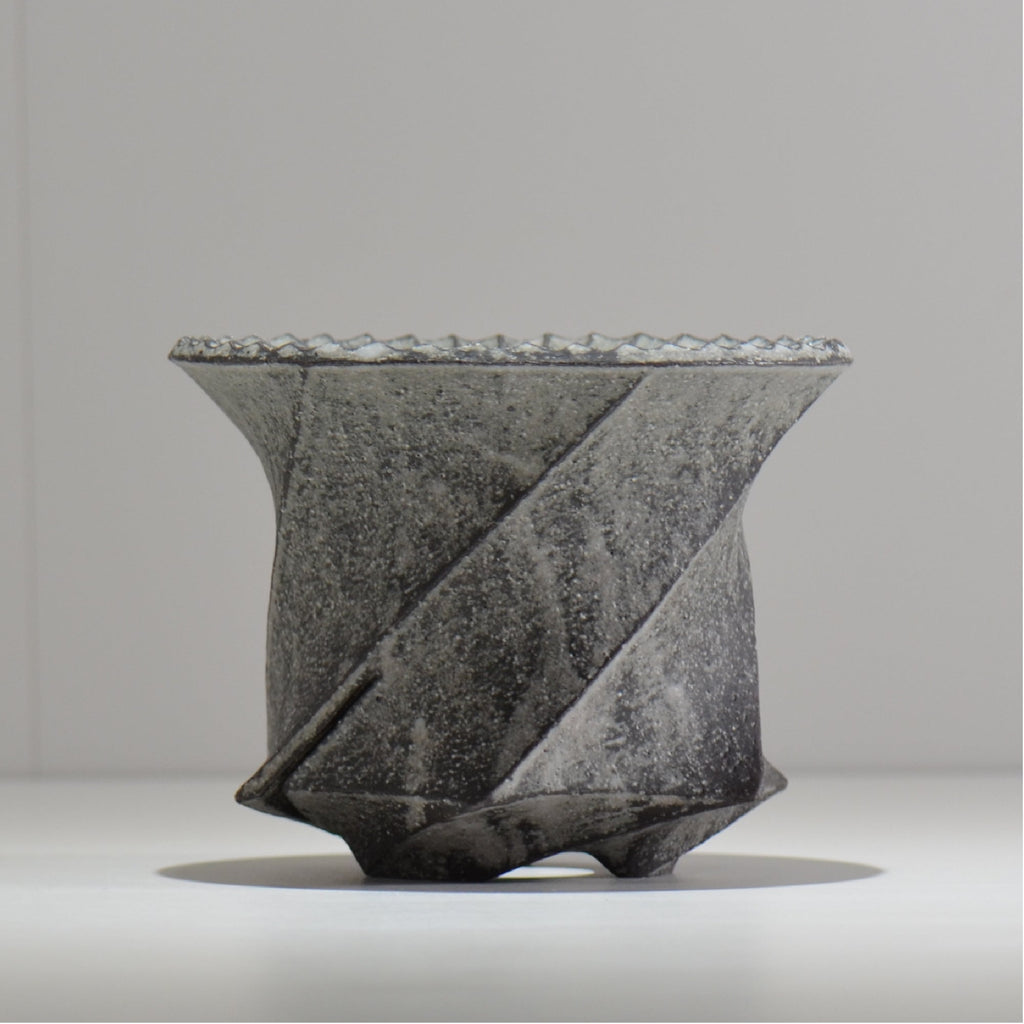 沖誠 / Spiral cylinder 炭化 / om_ssc09_l / 約φ15.5cm  / 植木鉢