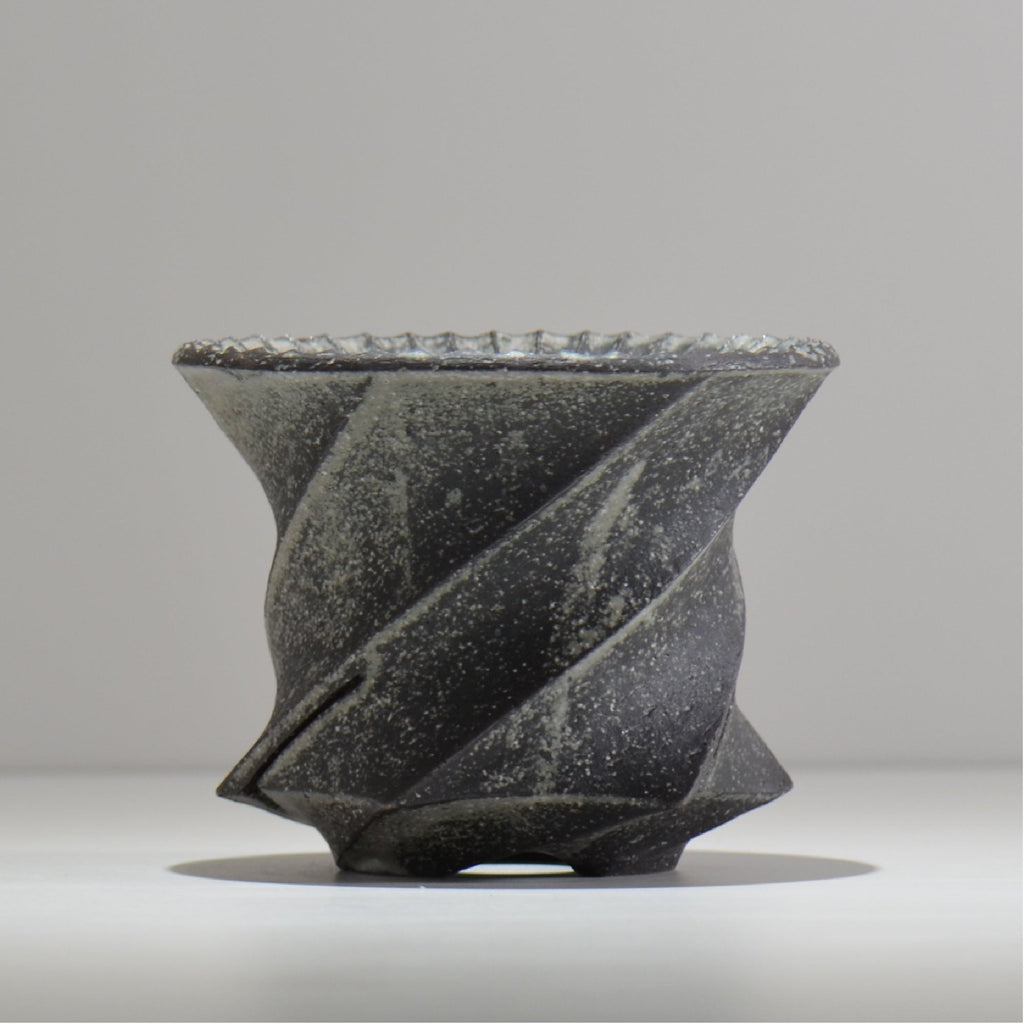 沖誠 / Spiral cylinder 炭化 / om_ssc11_l / 約φ15.3cm  / 植木鉢