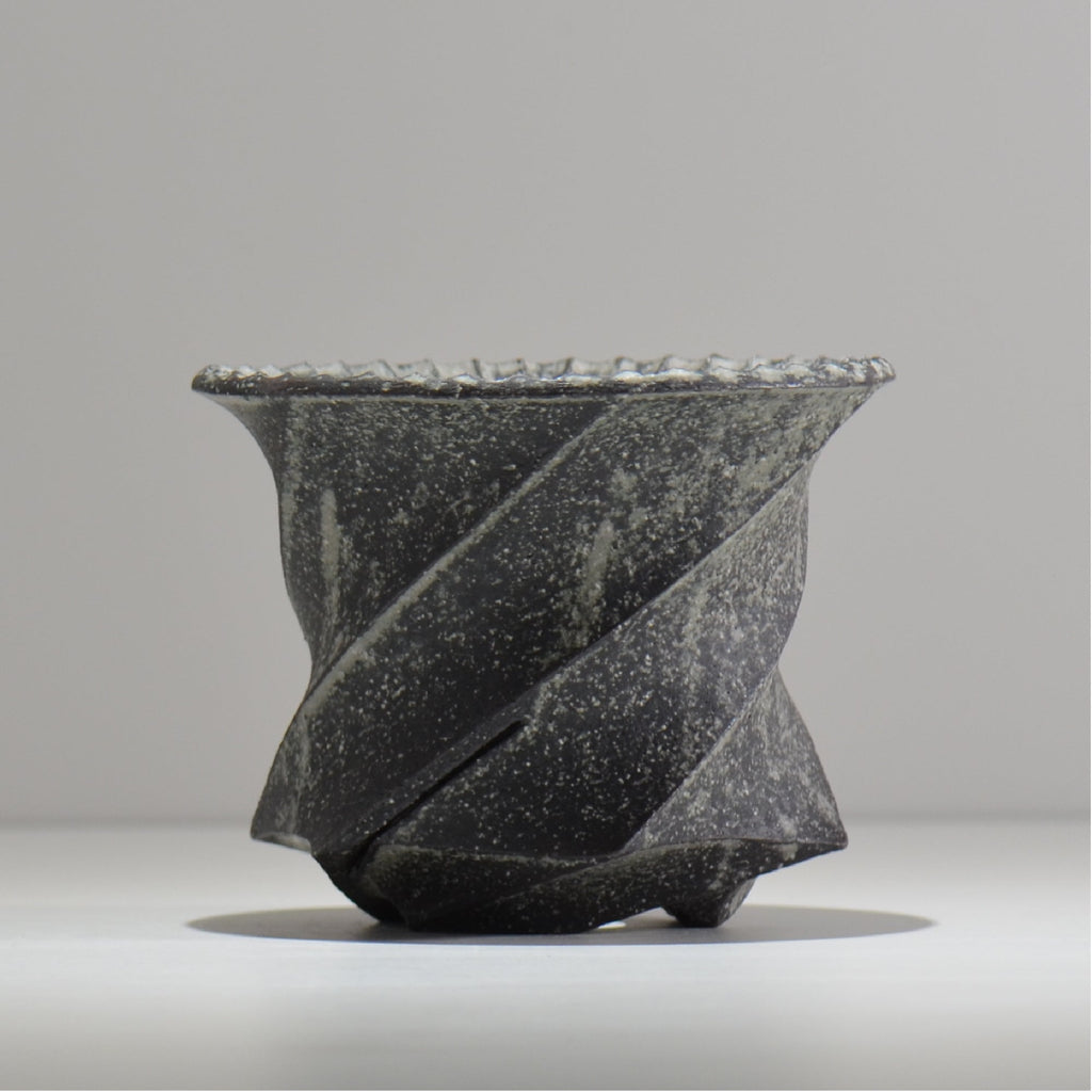沖誠 / Spiral cylinder 炭化 / om_ssc11_l / 約φ15.3cm  / 植木鉢