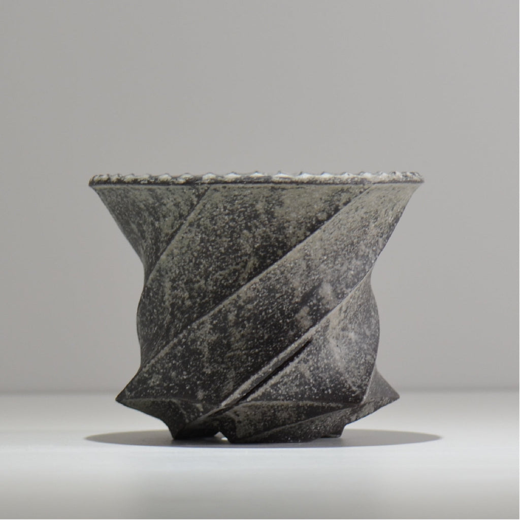 沖誠 / Spiral cylinder 炭化 / om_ssc11_l / 約φ15.3cm  / 植木鉢