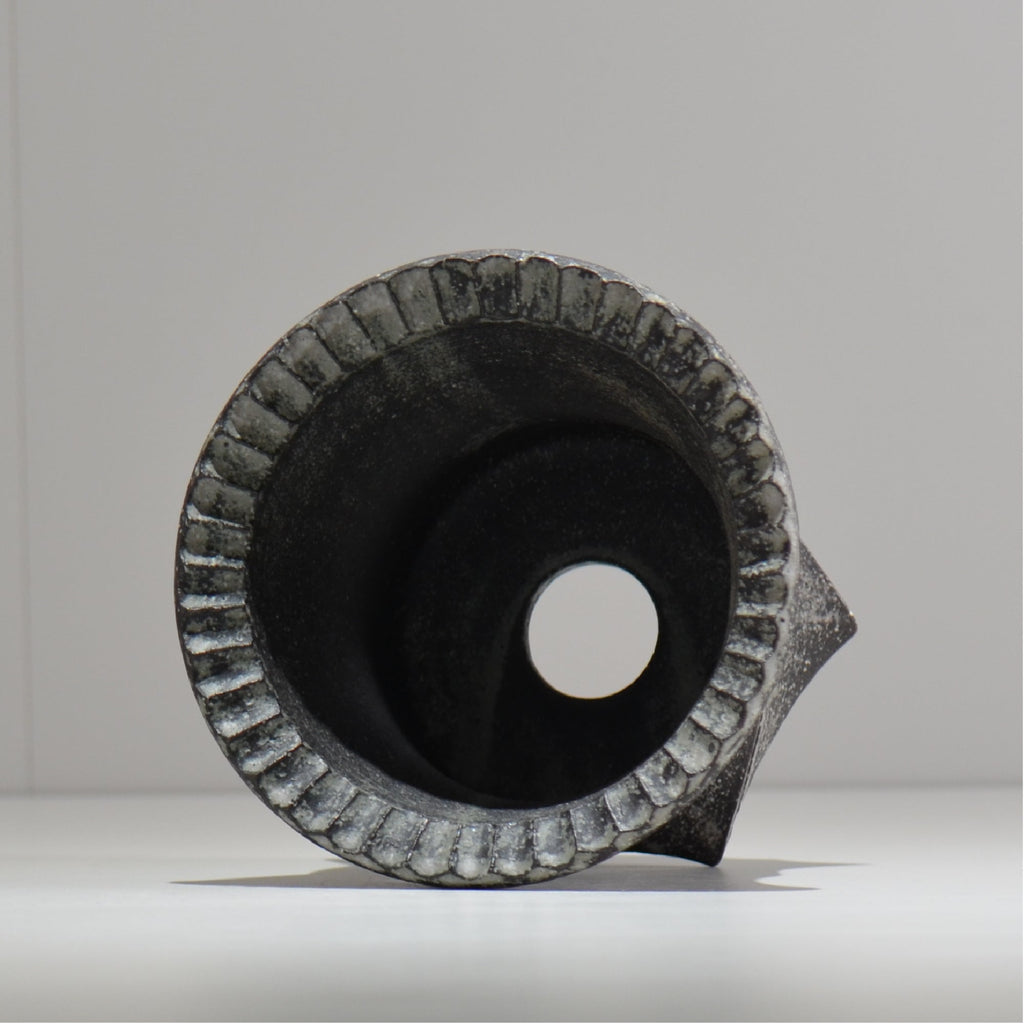 沖誠 / Spiral cylinder 炭化 / om_ssc11_l / 約φ15.3cm  / 植木鉢