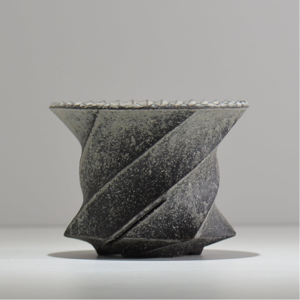 沖誠 / Spiral cylinder 炭化 / om_ssc12_l / 約φ15.5cm  / 植木鉢