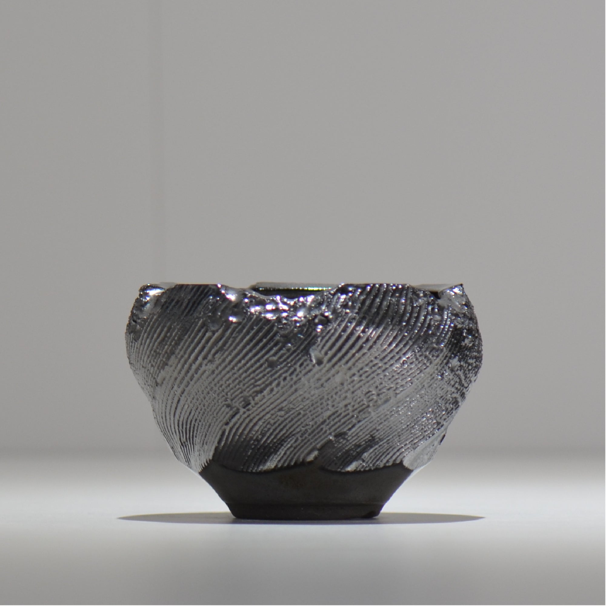 YATAGARASU / No.8 Type A 003 / XL / 約 φ12.5cm / 植木鉢 – ハチラボ