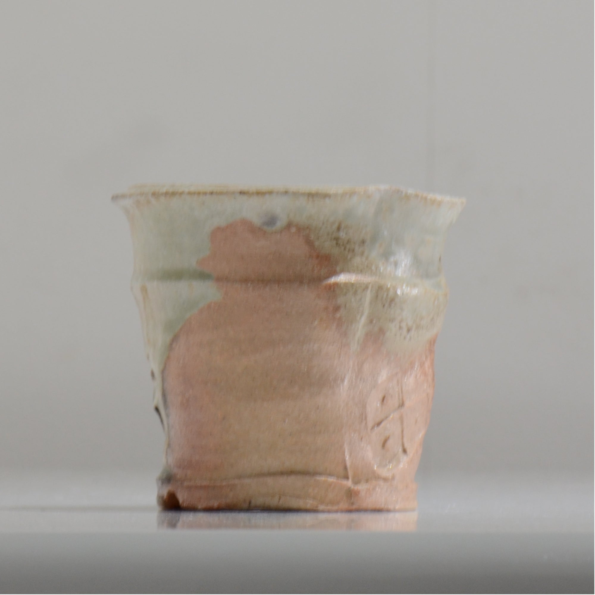 須釜 優子 / 伊賀貝鉢 / Su08 / 約φ10.1cm / 植木鉢 – ハチラボ