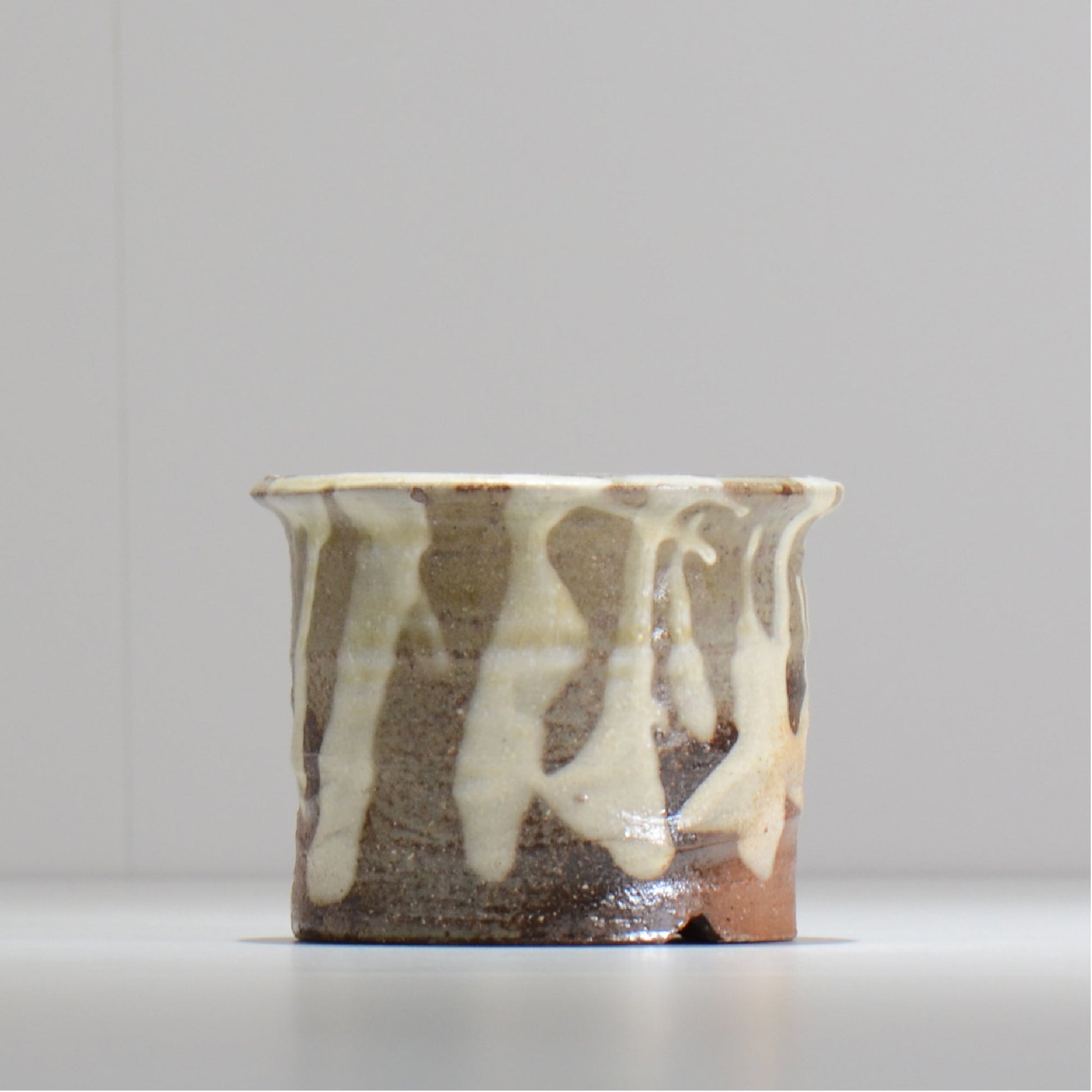 須釜 優子 / 伊賀白がけ 鉢 / su03_01_s  / 約 φ11cm / 植木鉢