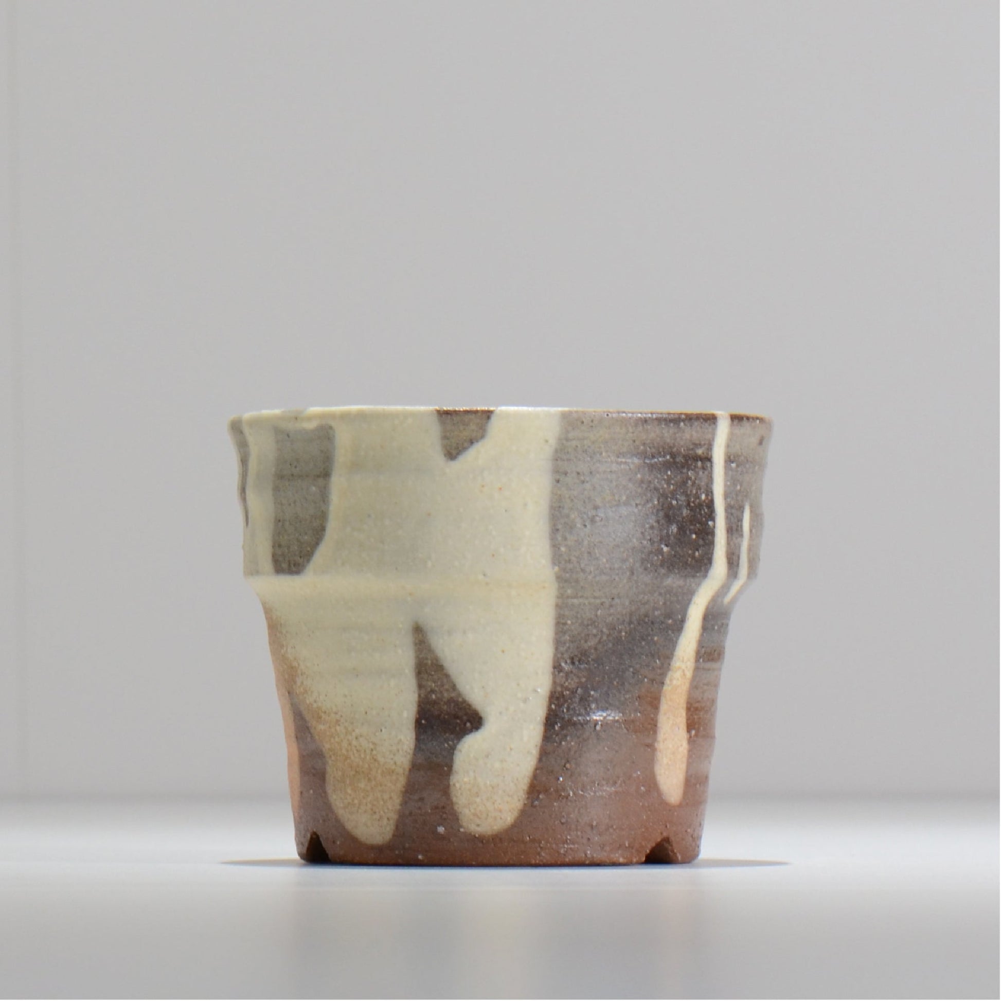 須釜 優子 / 伊賀白がけ 鉢 / su03_02_s  / 約 φ10.8cm / 植木鉢
