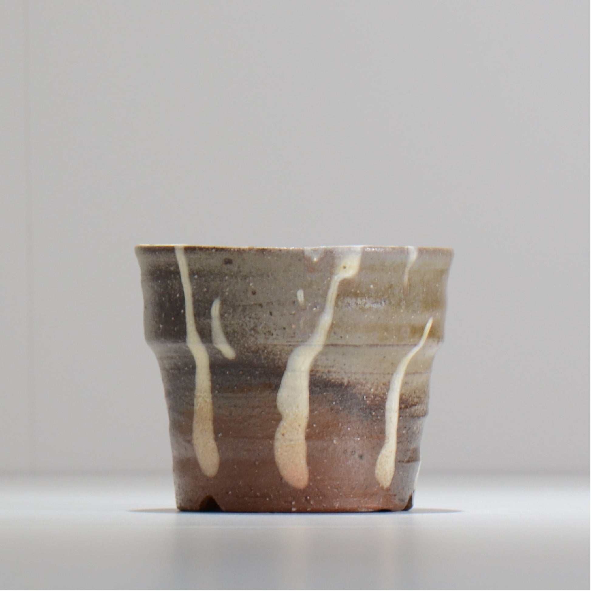 須釜 優子 / 伊賀白がけ 鉢 / su03_02_s  / 約 φ10.8cm / 植木鉢