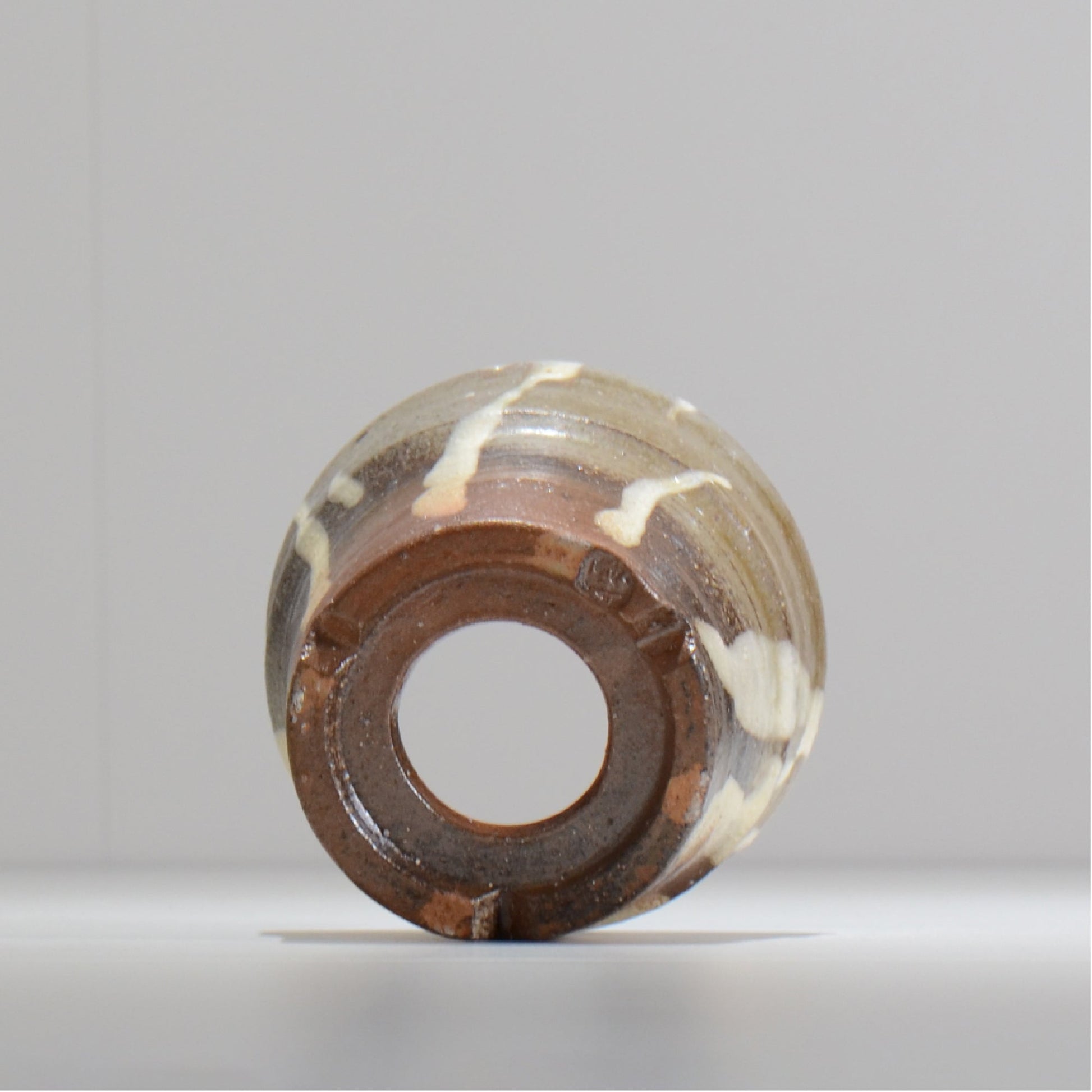 須釜 優子 / 伊賀白がけ 鉢 / su03_02_s  / 約 φ10.8cm / 植木鉢