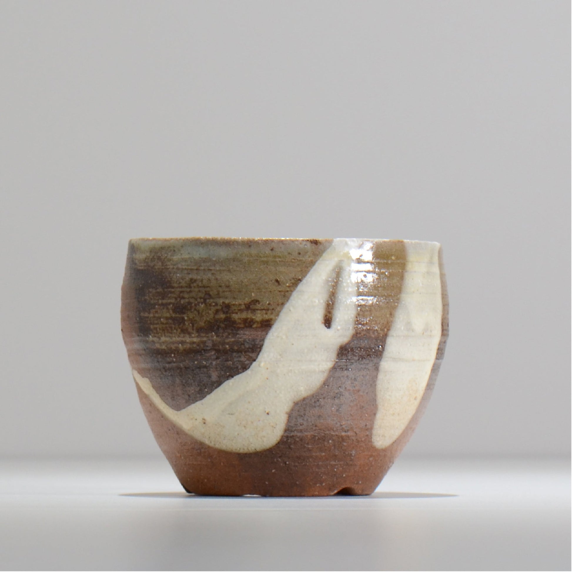 須釜 優子 / 伊賀白がけ 鉢 / su03_03_s  / 約 φ10.6cm / 植木鉢