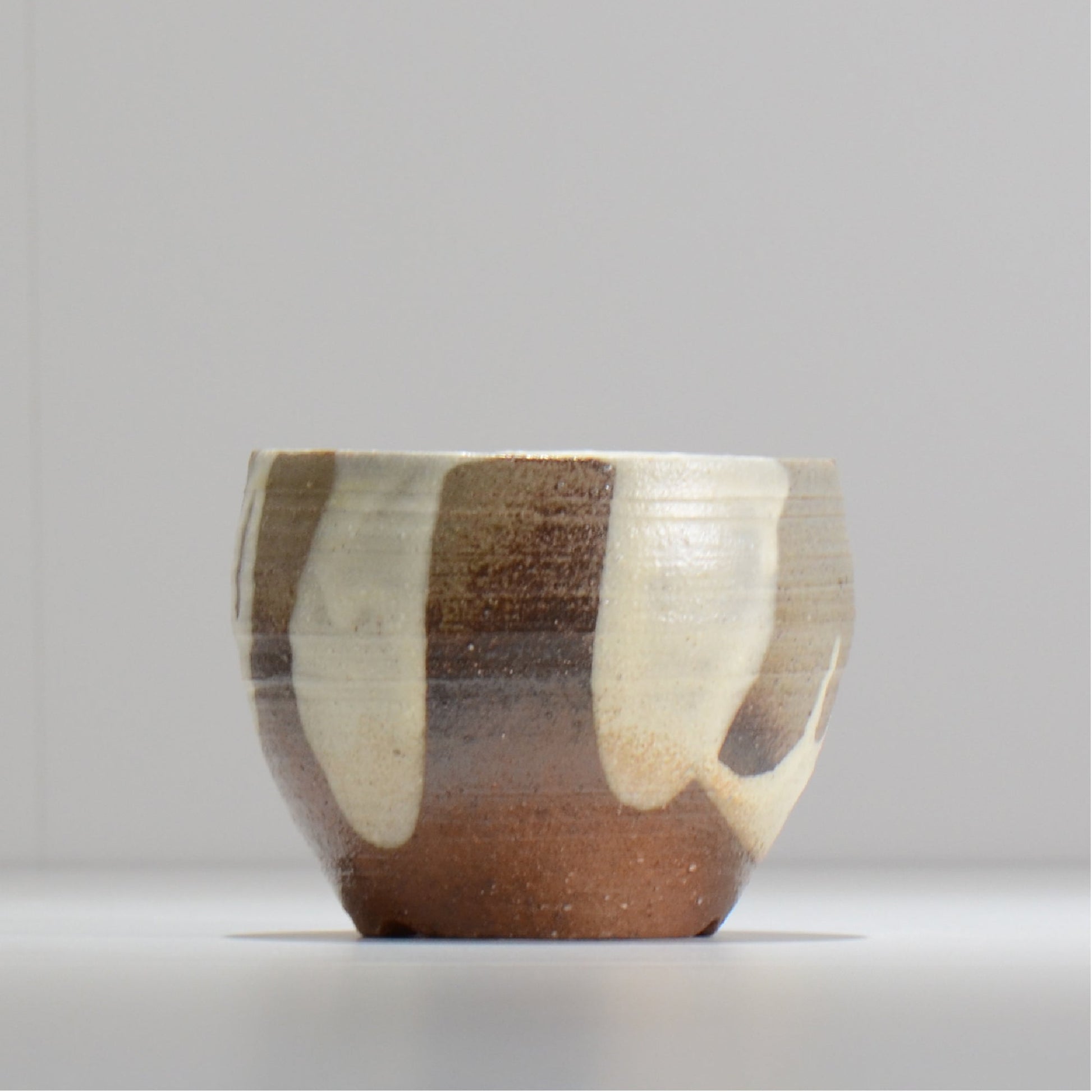 須釜 優子 / 伊賀白がけ 鉢 / su03_03_s  / 約 φ10.6cm / 植木鉢