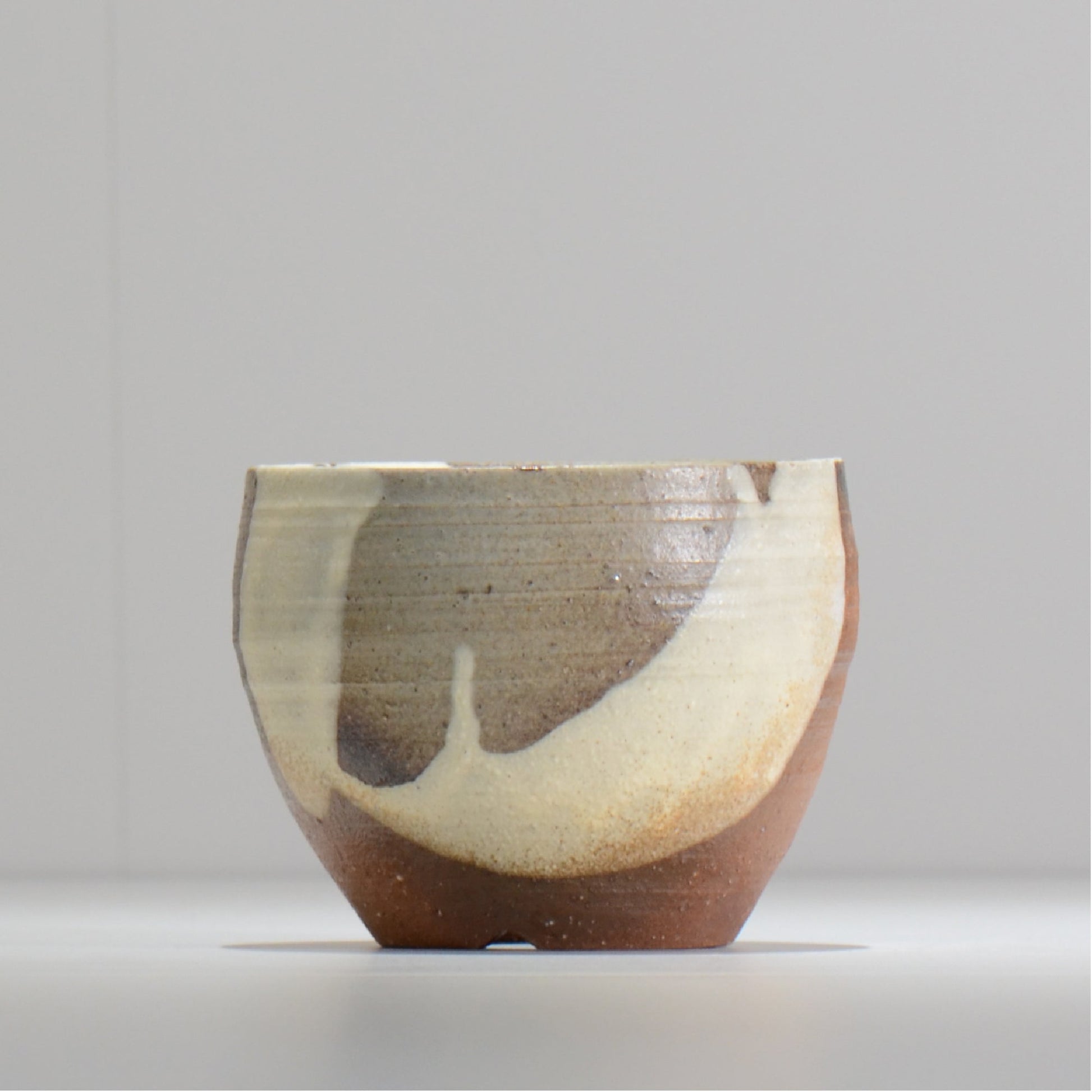須釜 優子 / 伊賀白がけ 鉢 / su03_03_s  / 約 φ10.6cm / 植木鉢