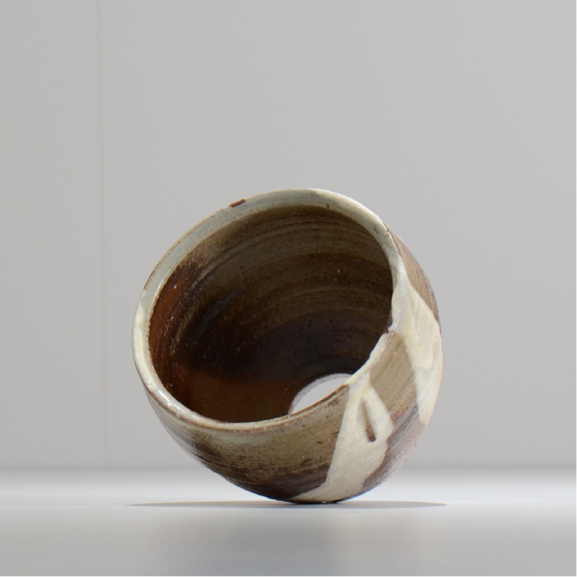 須釜 優子 / 伊賀白がけ 鉢 / su03_03_s  / 約 φ10.6cm / 植木鉢