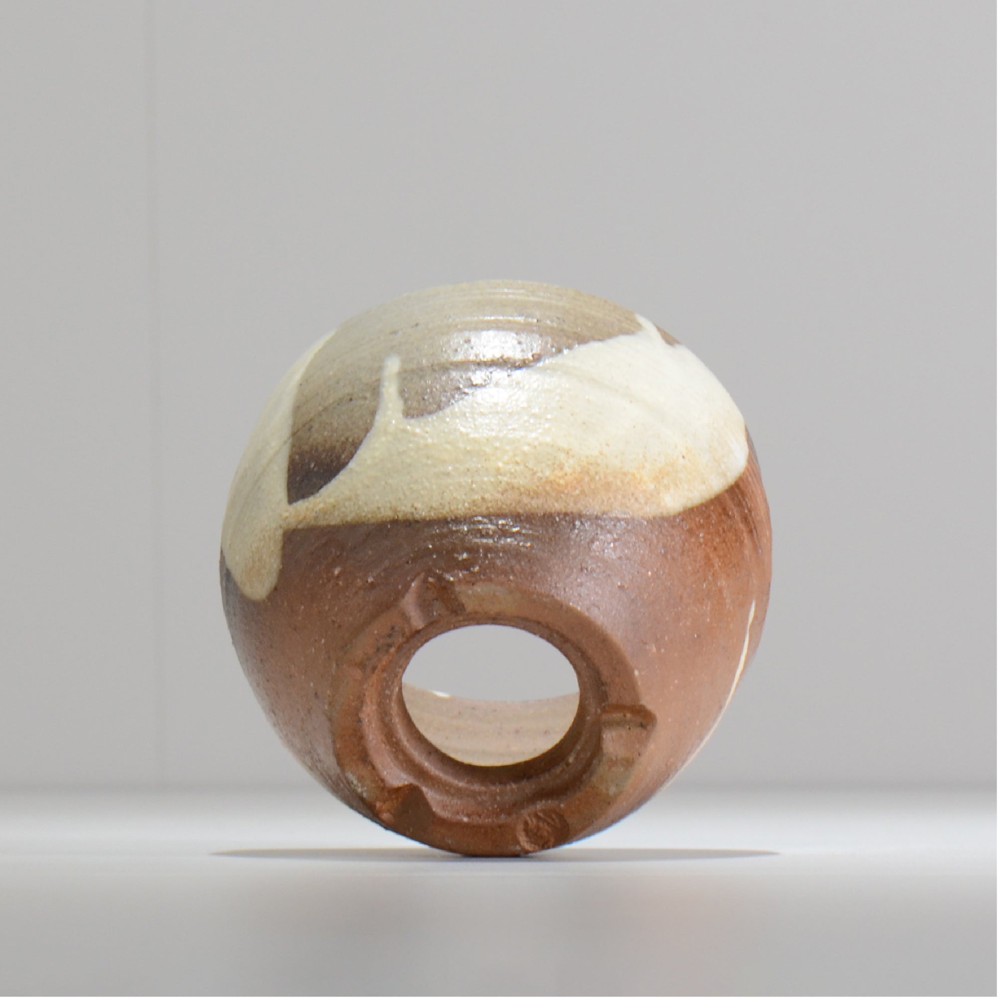 須釜 優子 / 伊賀白がけ 鉢 / su03_03_s  / 約 φ10.6cm / 植木鉢