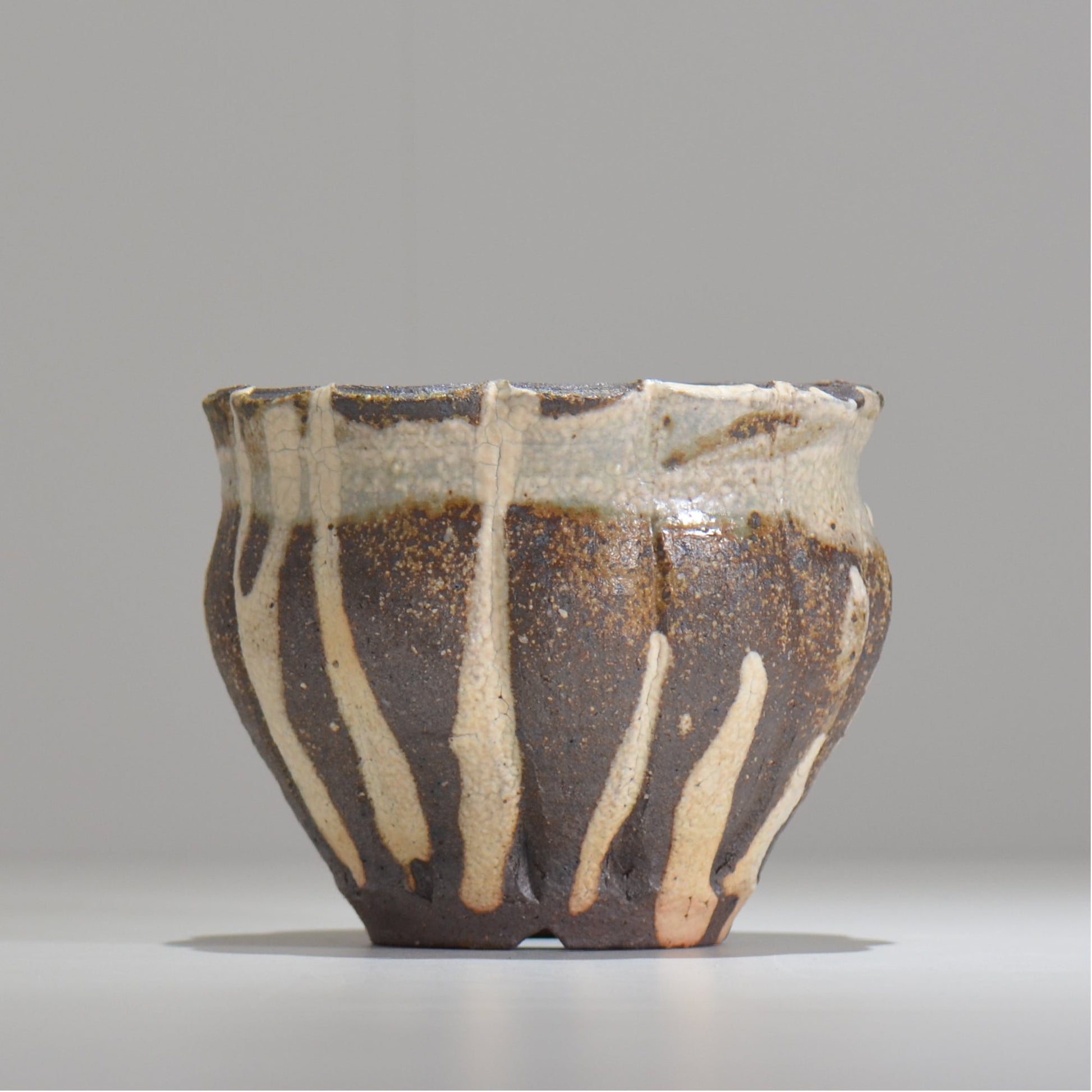 須釜 優子 / 伊賀白がけ輪花鉢 / sy04_06_m  / 約 φ14cm / 植木鉢