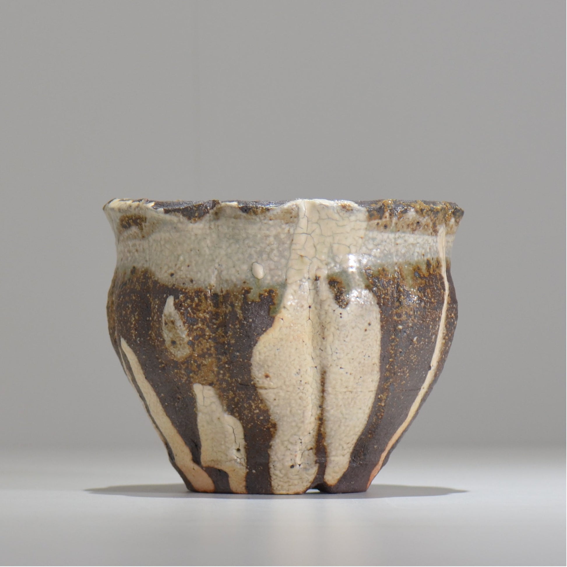 須釜 優子 / 伊賀白がけ輪花鉢 / sy04_06_m  / 約 φ14cm / 植木鉢