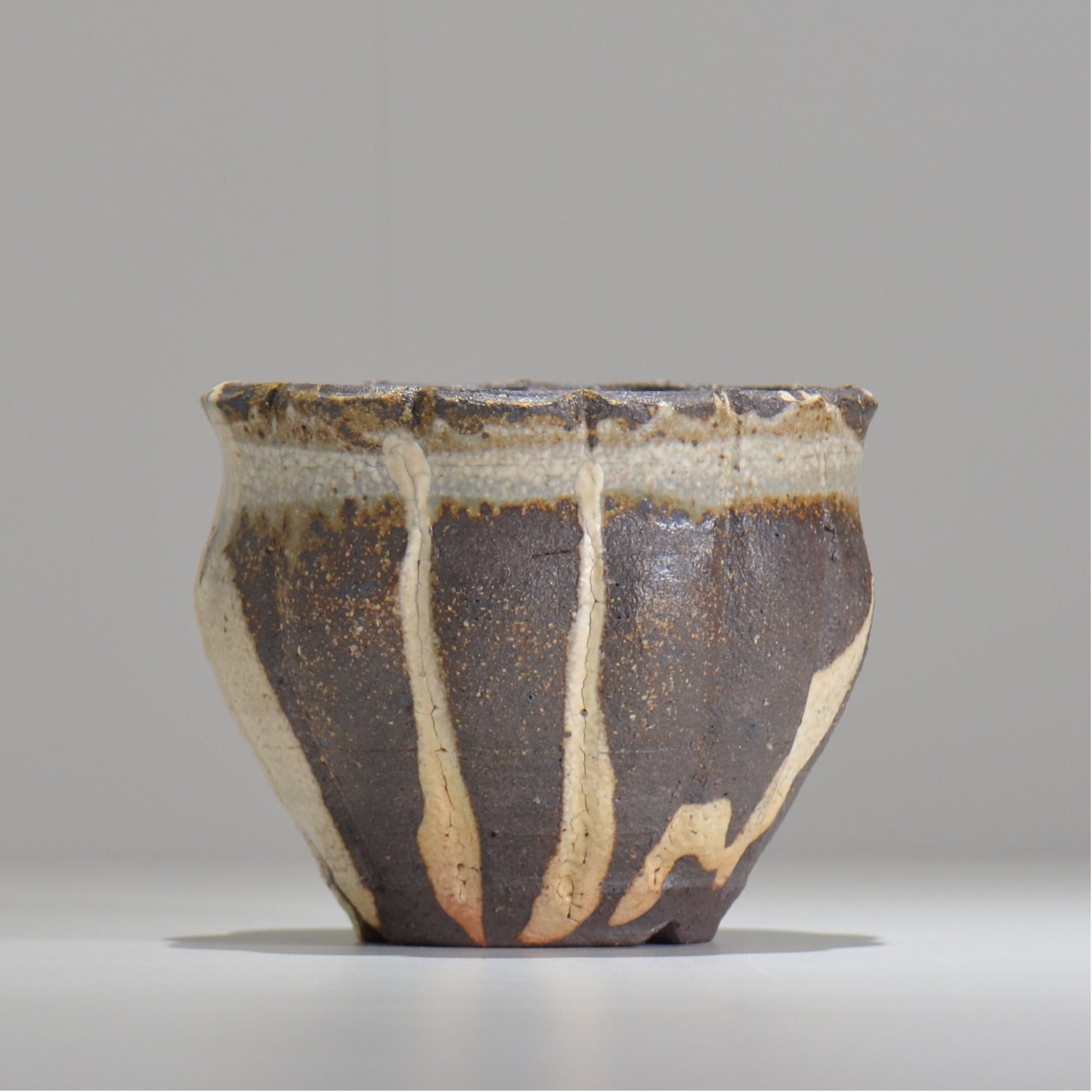 須釜 優子 / 伊賀白がけ輪花鉢 / sy04_06_m  / 約 φ14cm / 植木鉢