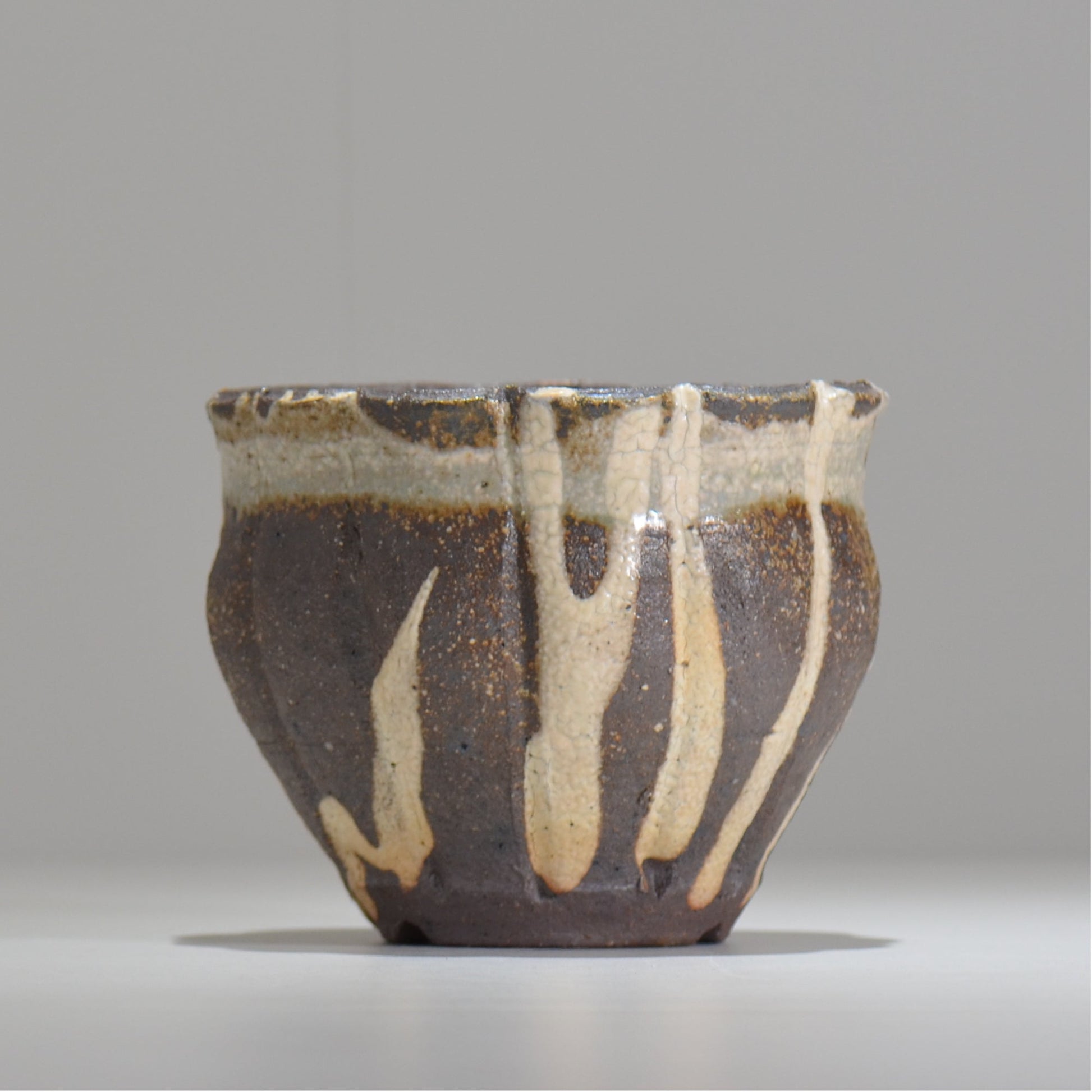 須釜 優子 / 伊賀白がけ輪花鉢 / sy04_06_m  / 約 φ14cm / 植木鉢