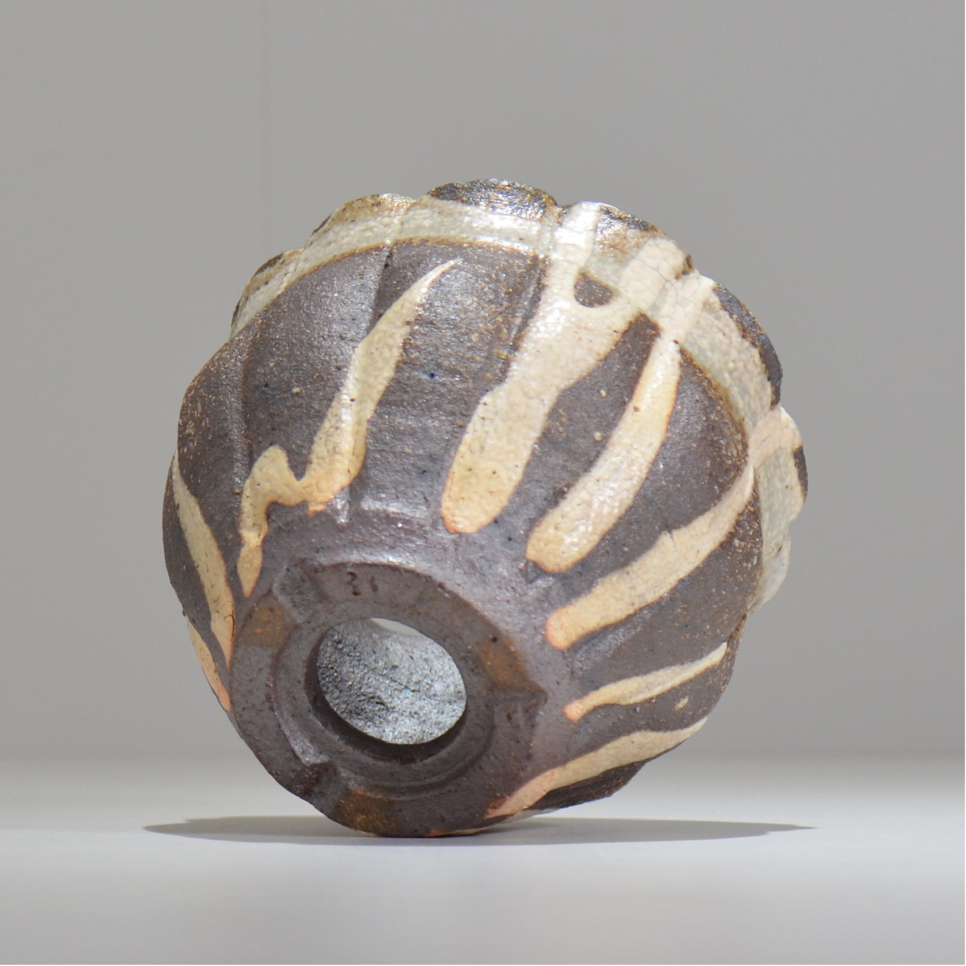 須釜 優子 / 伊賀白がけ輪花鉢 / sy04_06_m  / 約 φ14cm / 植木鉢