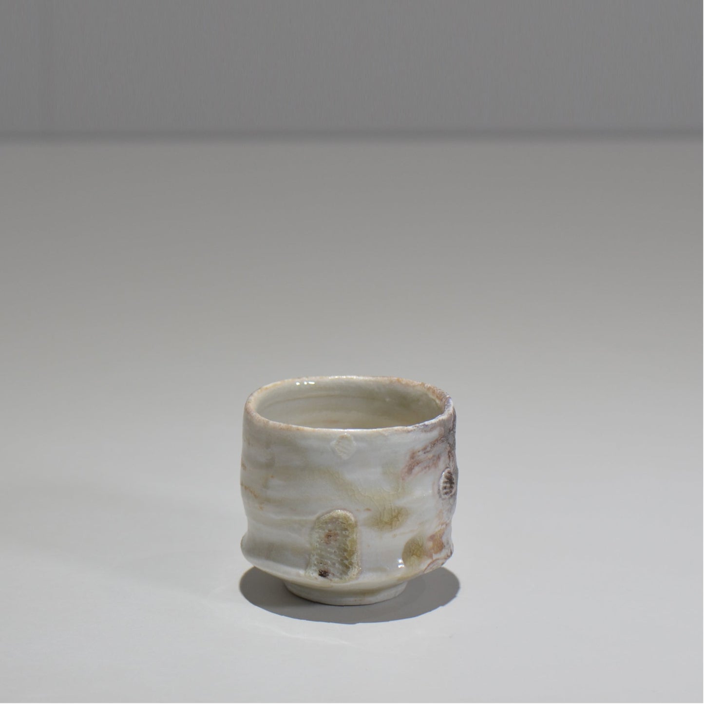 須釜 優子 / 伊賀磁器貝目ぐい呑/ sy_05