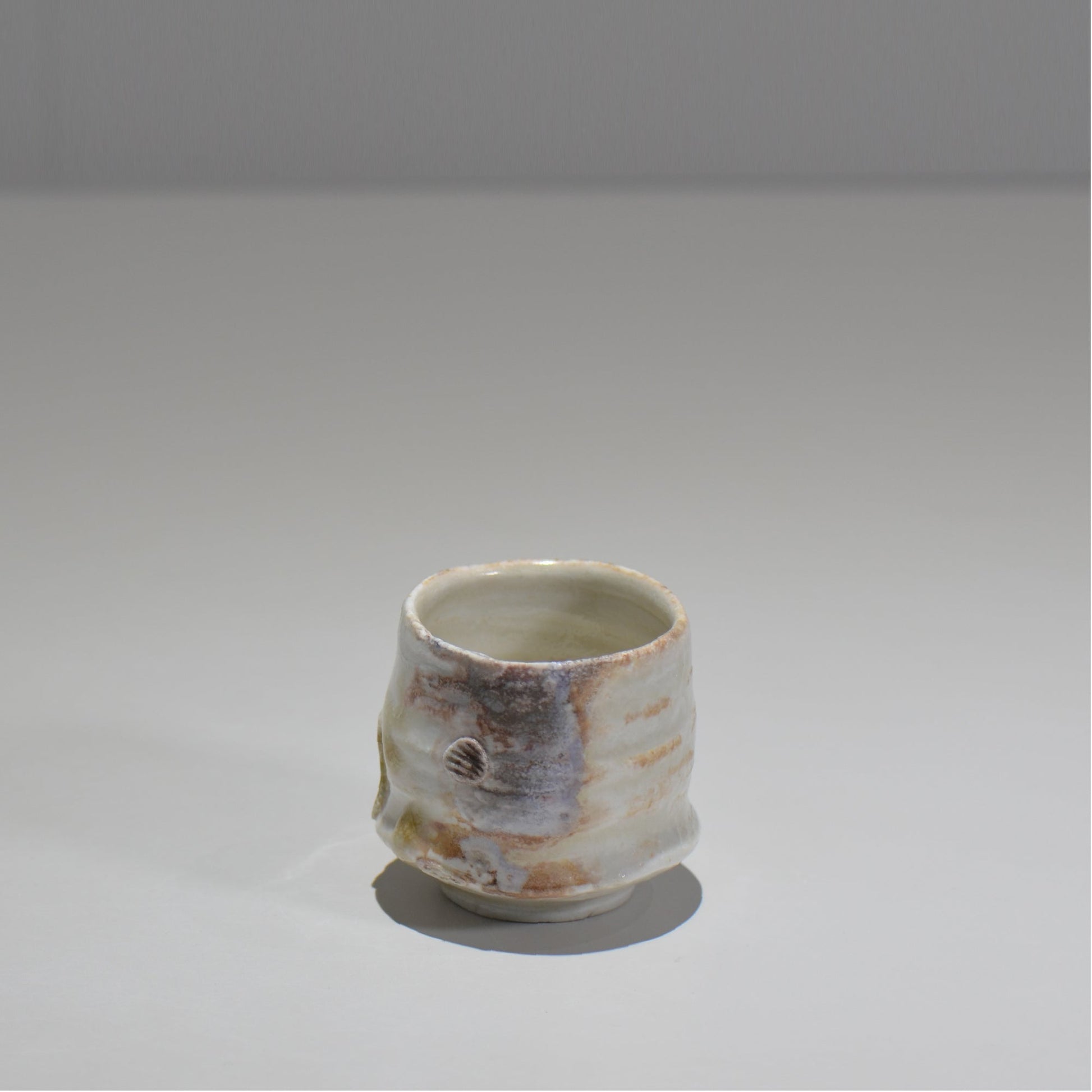 須釜 優子 / 伊賀磁器貝目ぐい呑/ sy_05