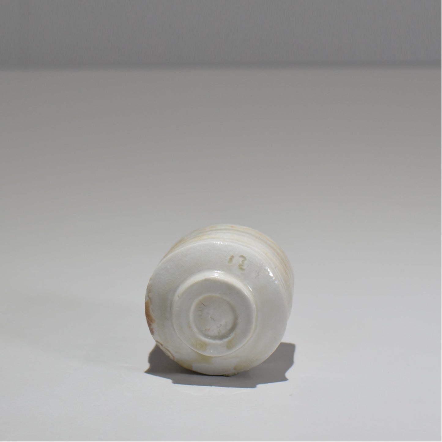 須釜 優子 / 伊賀磁器貝目ぐい呑/ sy_05