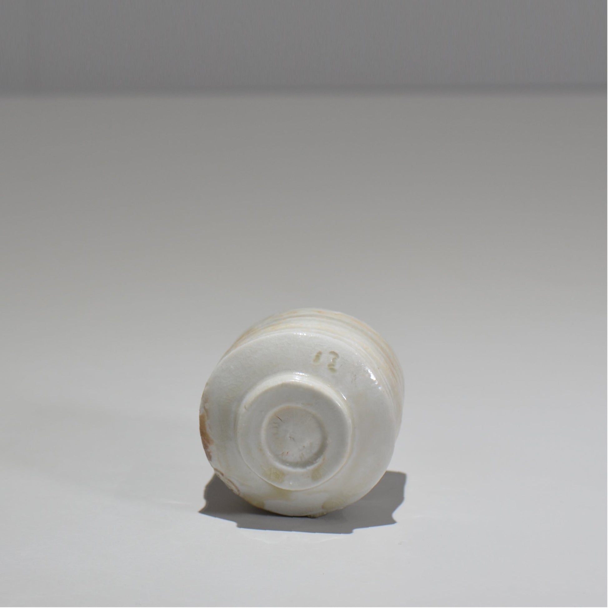 須釜 優子 / 伊賀磁器貝目ぐい呑/ sy_05