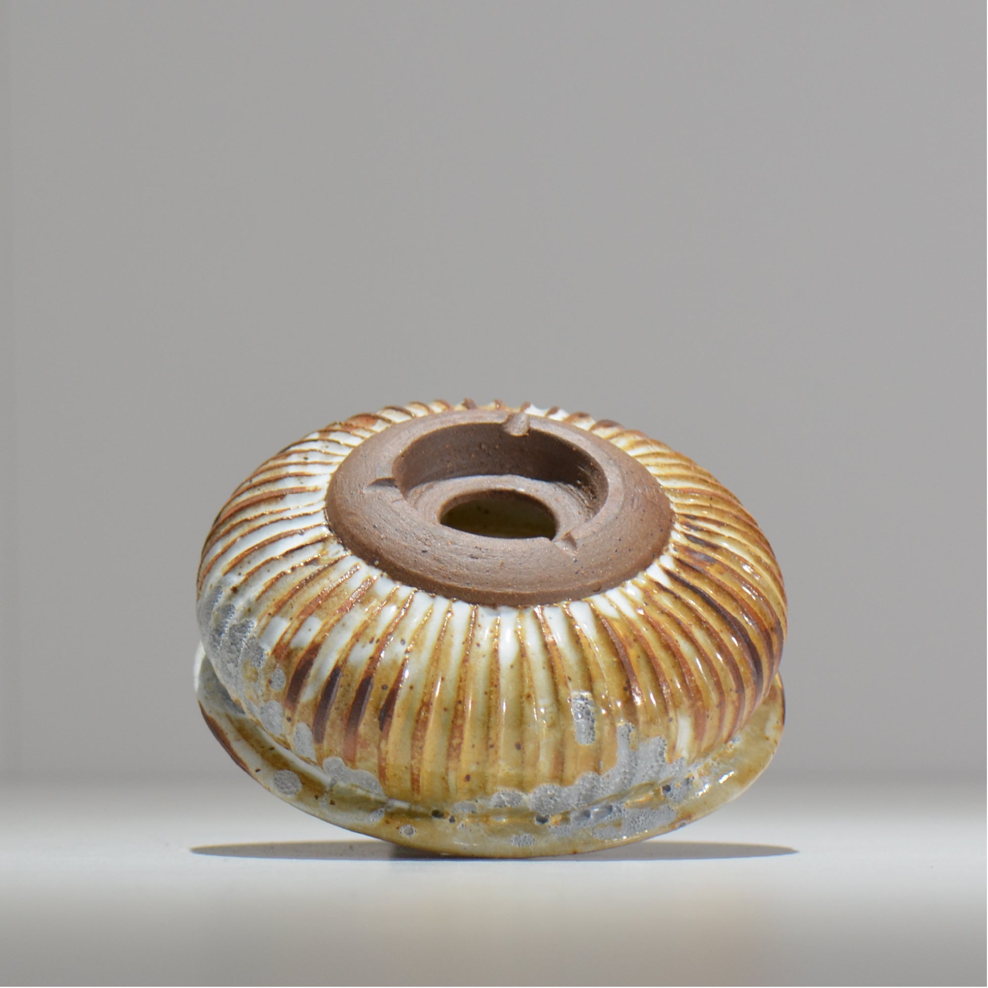 照鉢-terrace cotta- / Genesis obelisk
 / tc3_gb02_m / 約13.2cm × 植木鉢