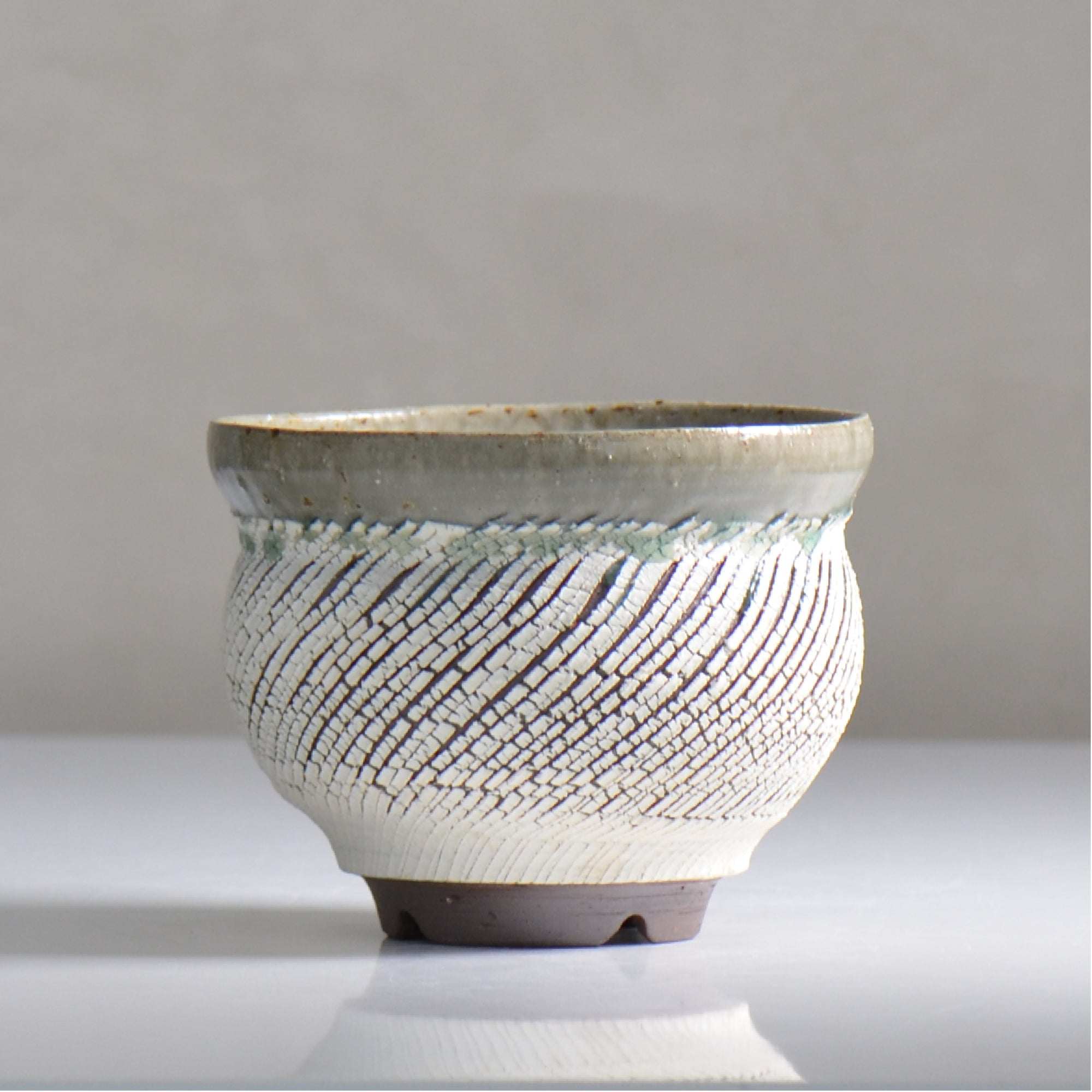 像　陶器製 陶房Kibi / シュレッド/ tk2_sd08_m / 約 φ13cm / 植木鉢 – ハチラボ
